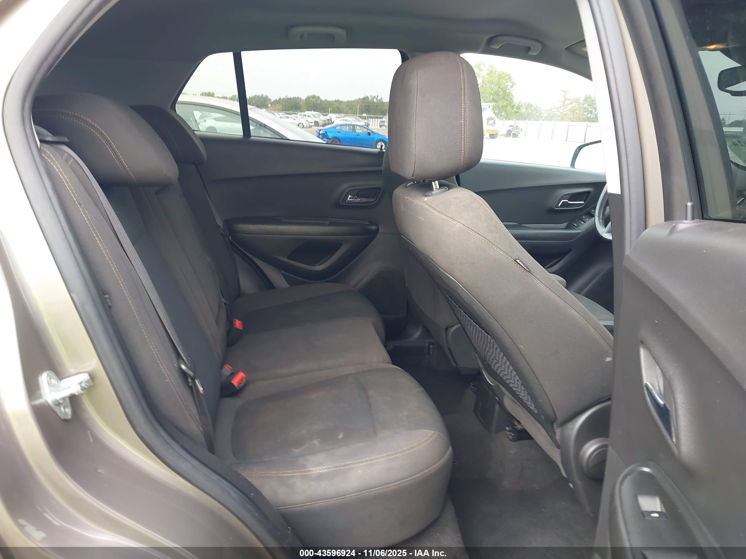CHEVROLET TRAX image 8