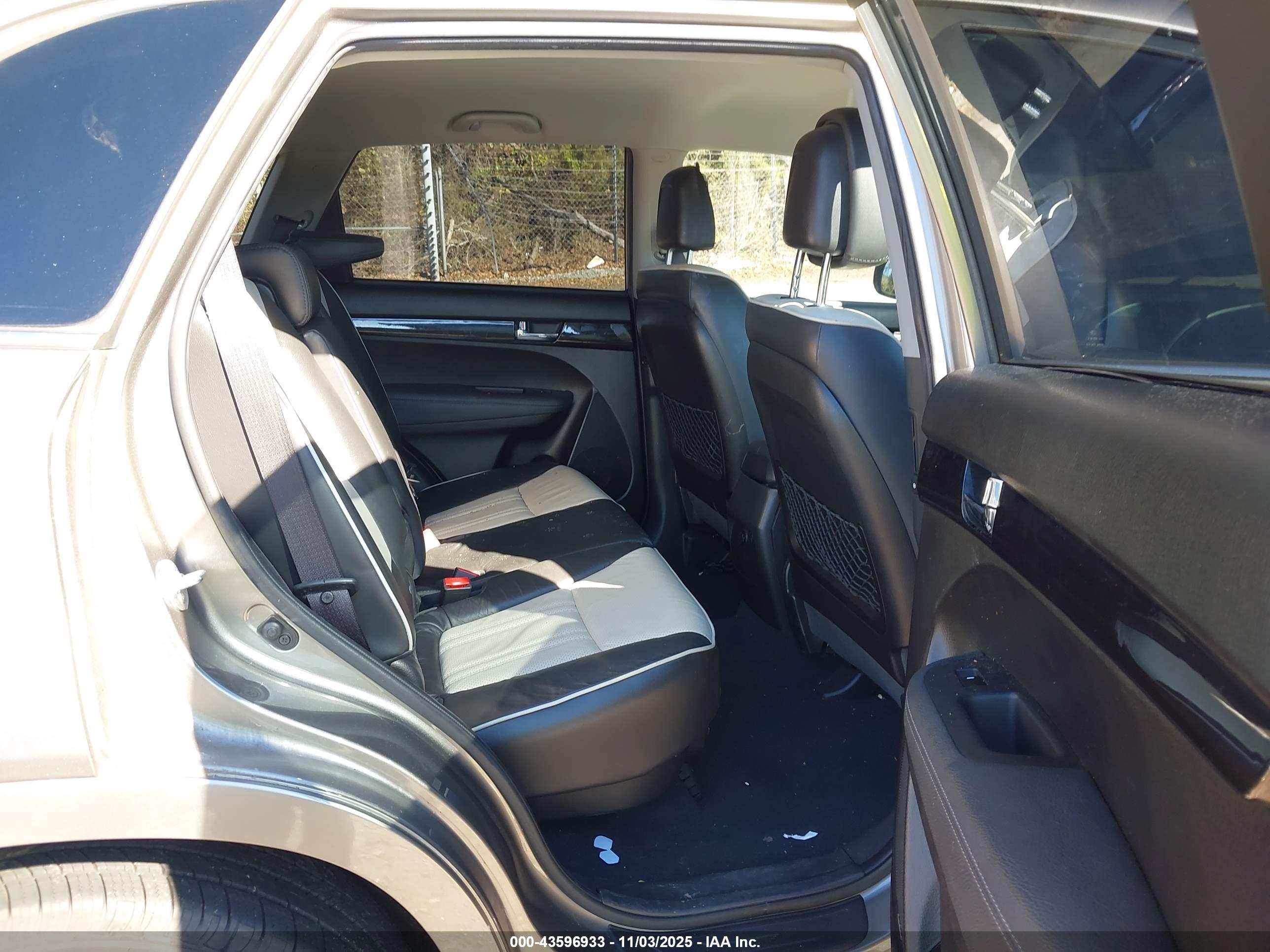 KIA SORENTO image 8