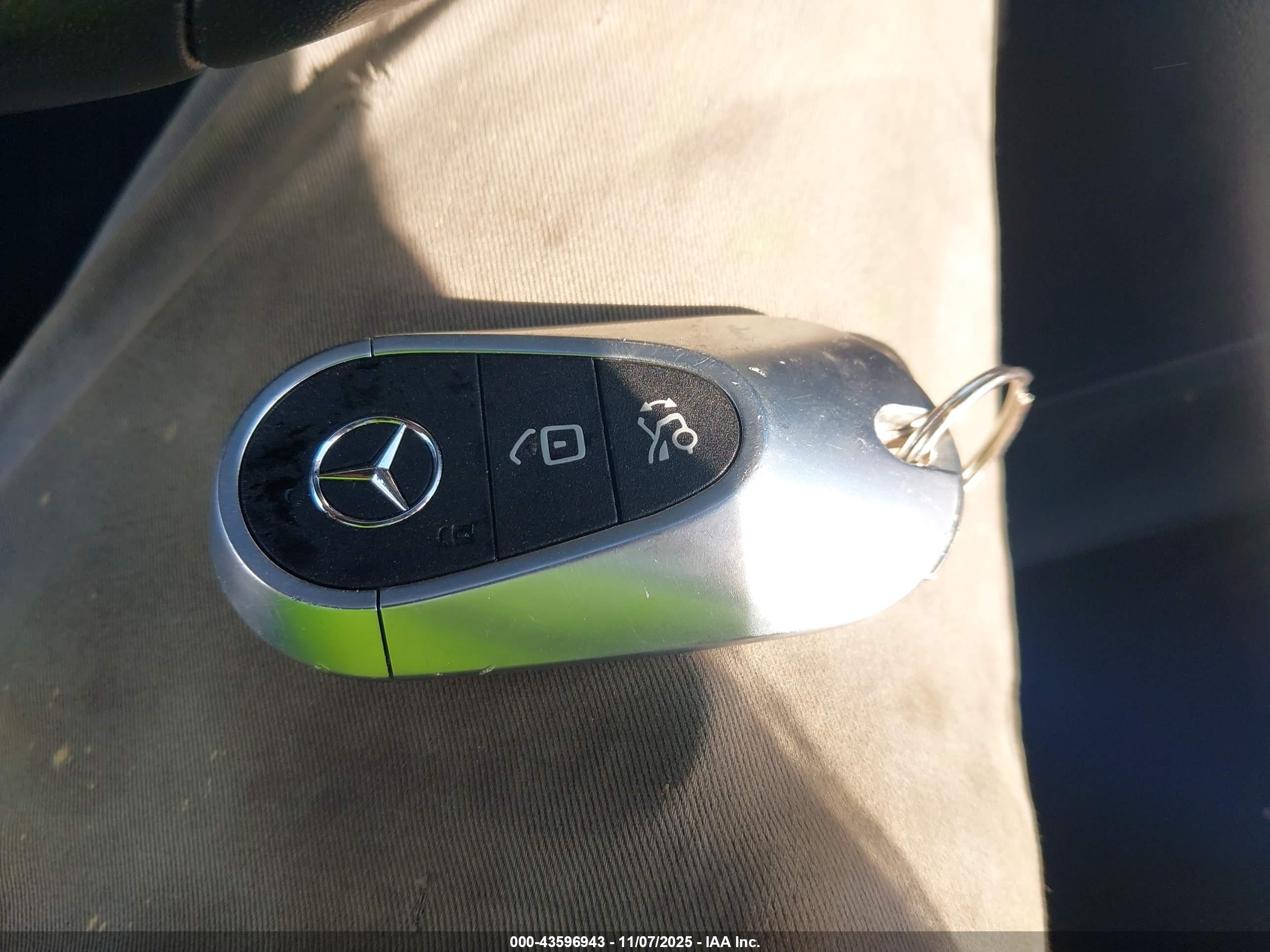 MERCEDES-BENZ C image 11