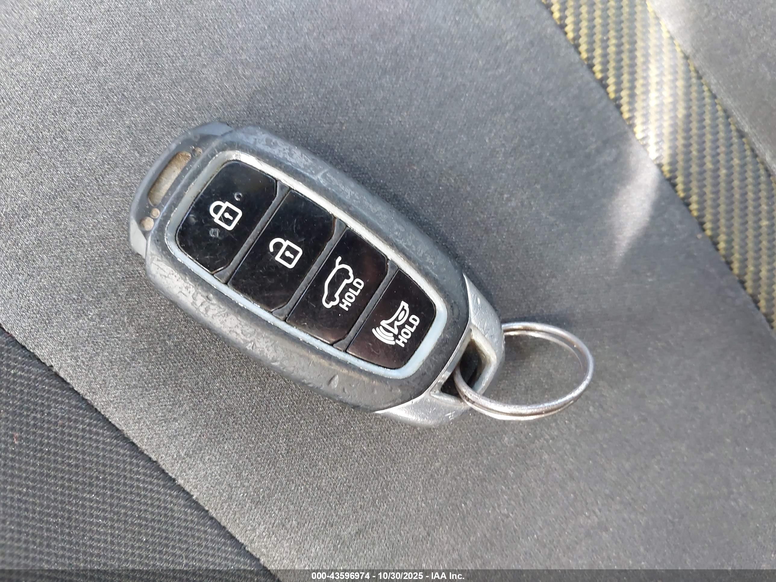HYUNDAI VELOSTER image 11