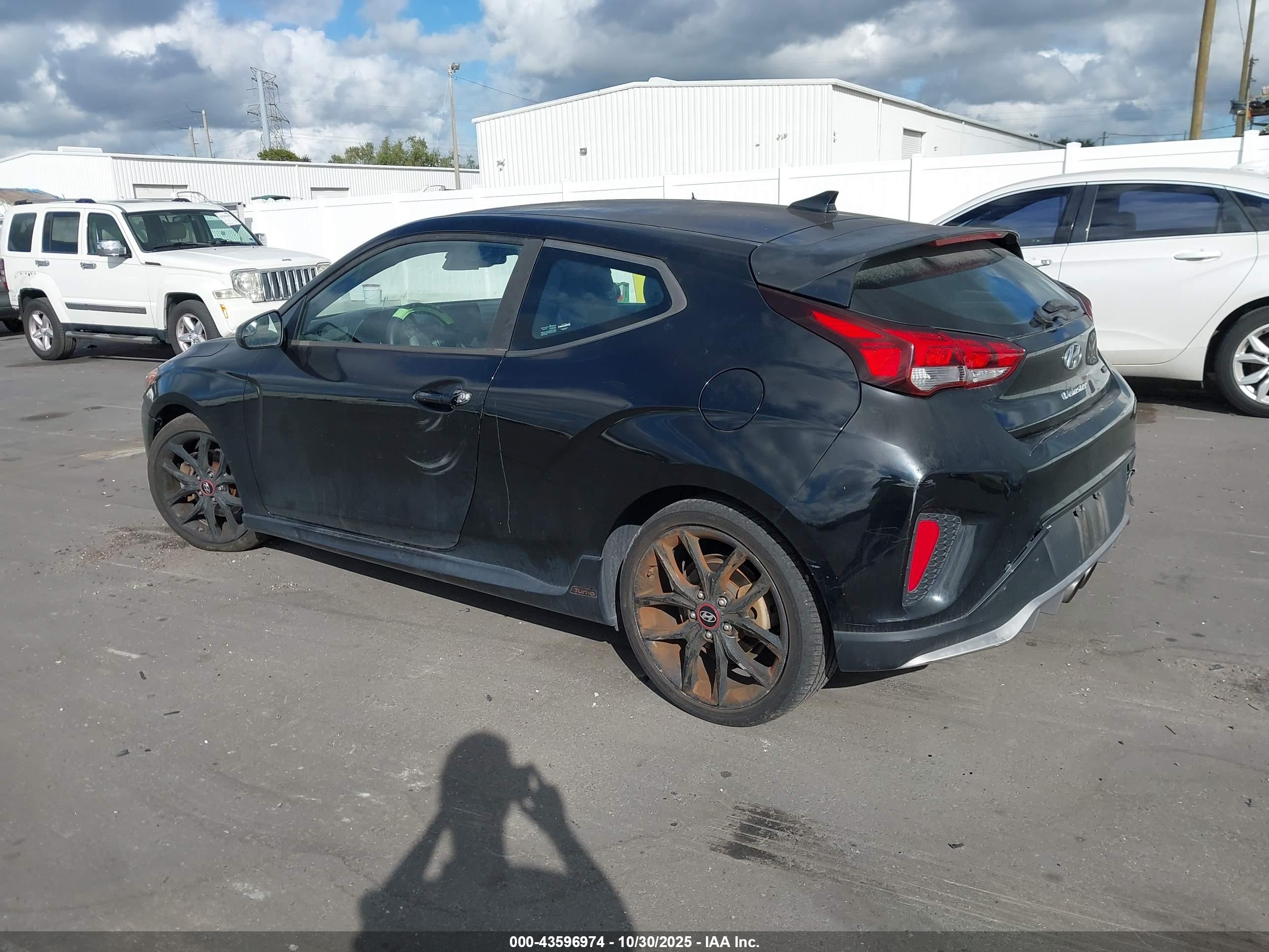 HYUNDAI VELOSTER image 3