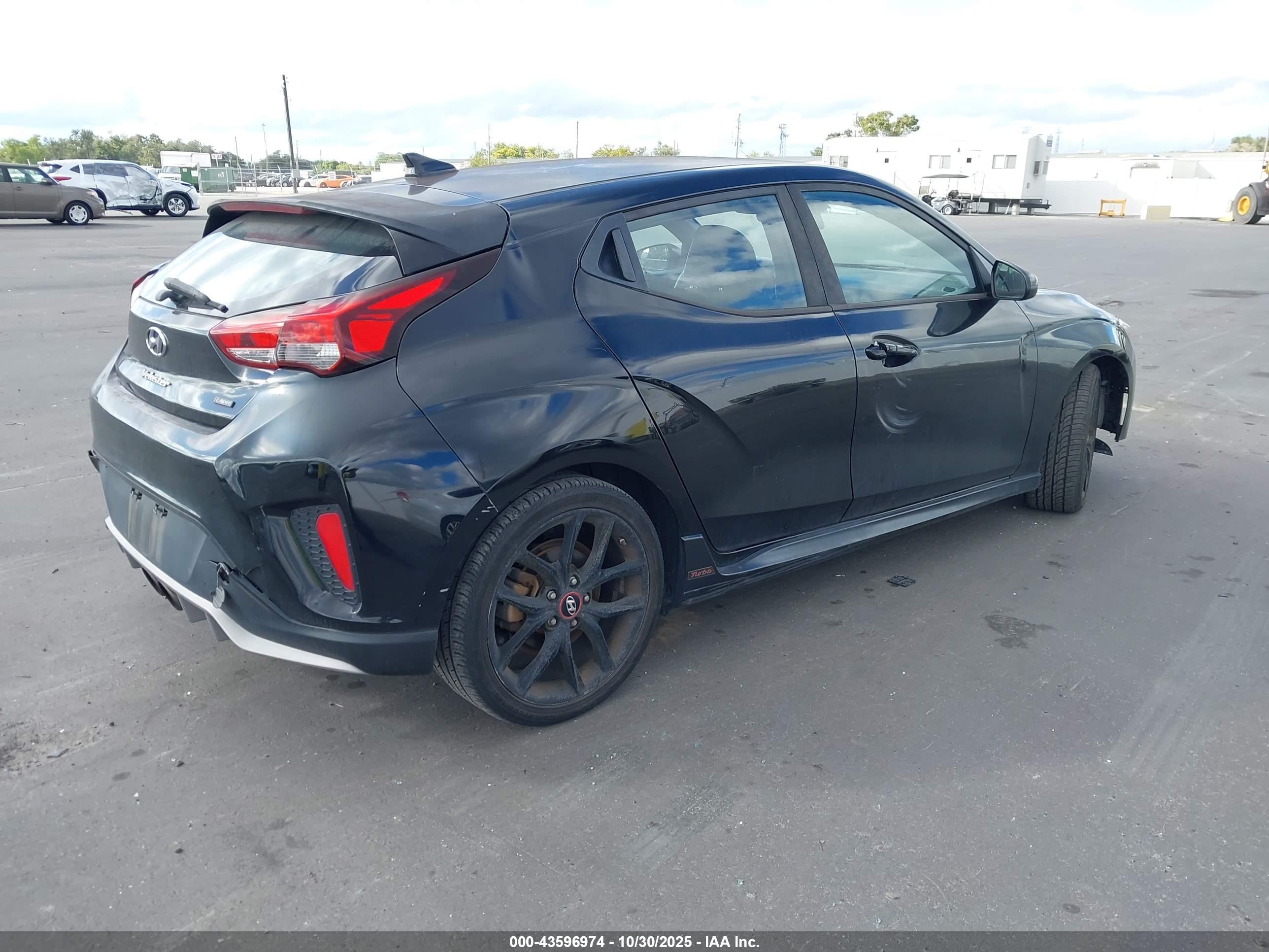 HYUNDAI VELOSTER image 4