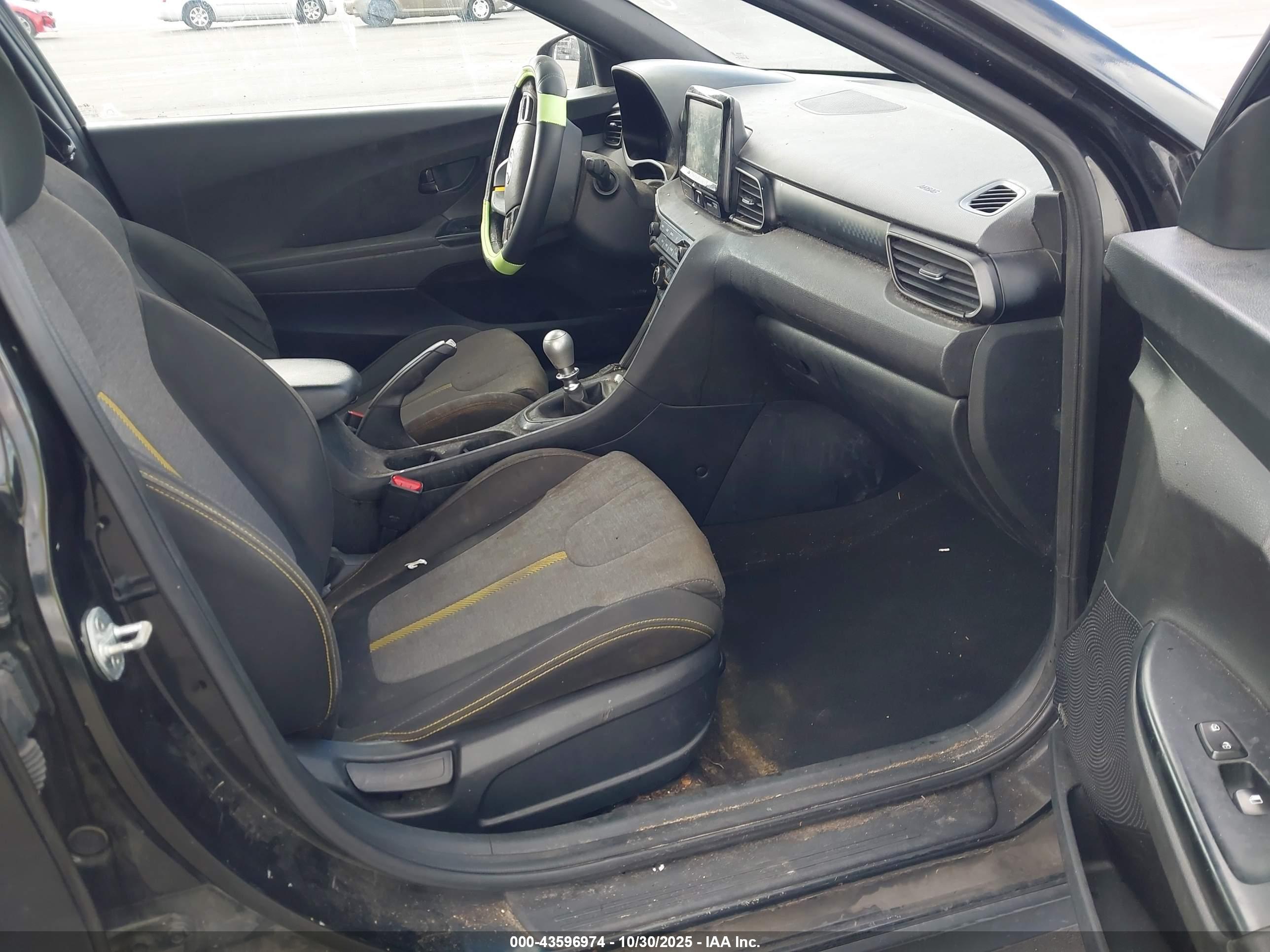 HYUNDAI VELOSTER image 5