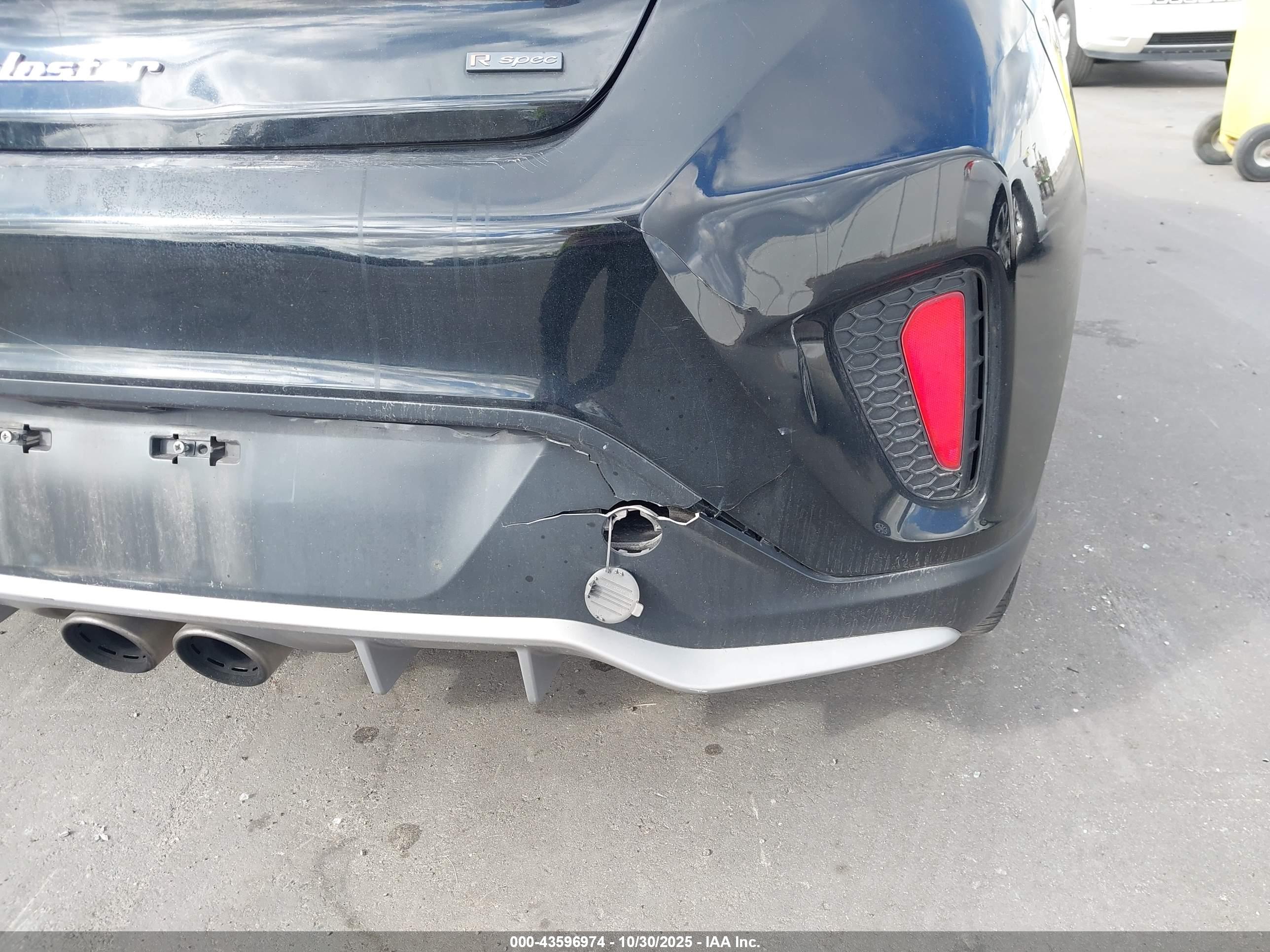 HYUNDAI VELOSTER image 6