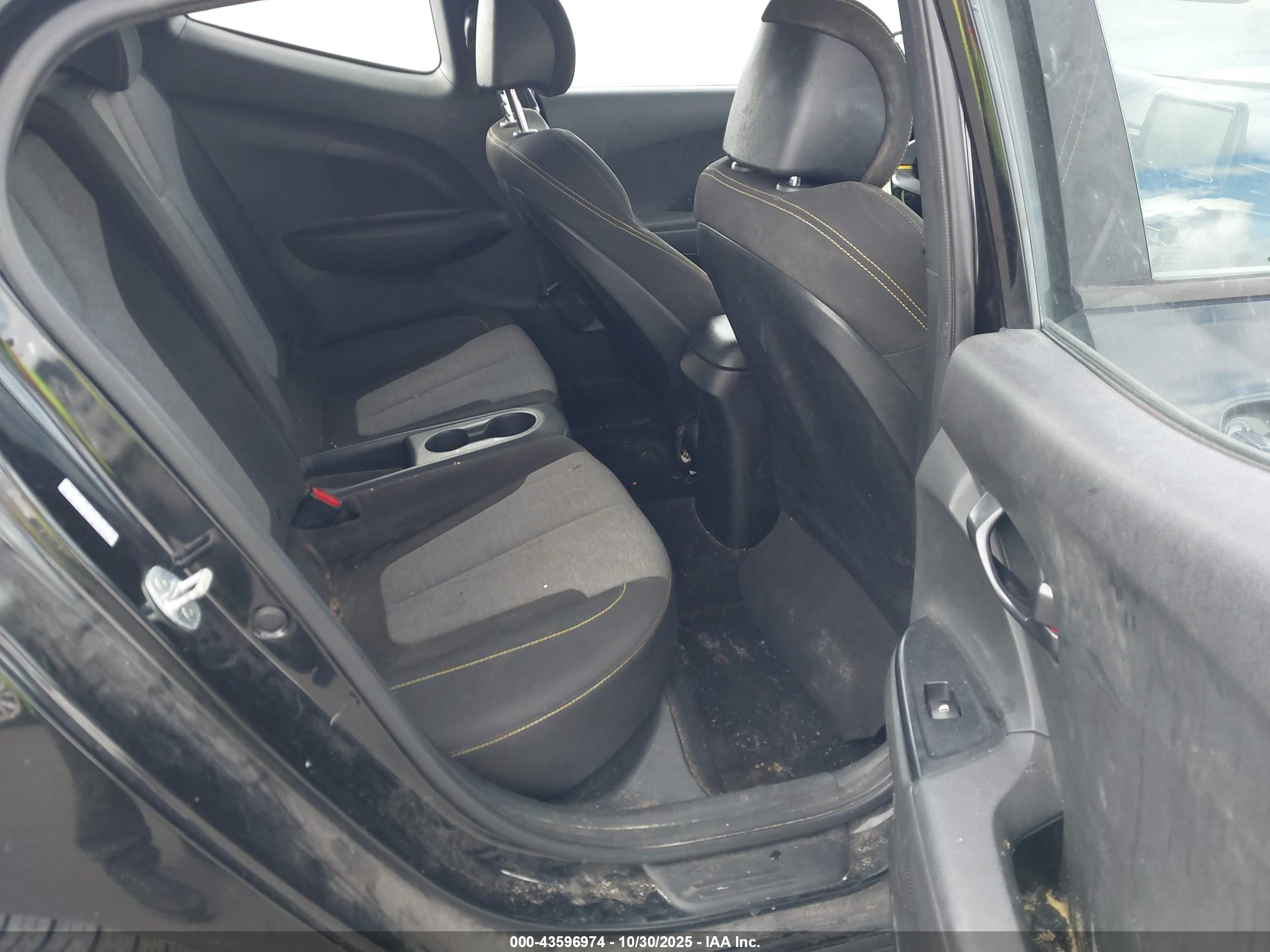HYUNDAI VELOSTER image 8