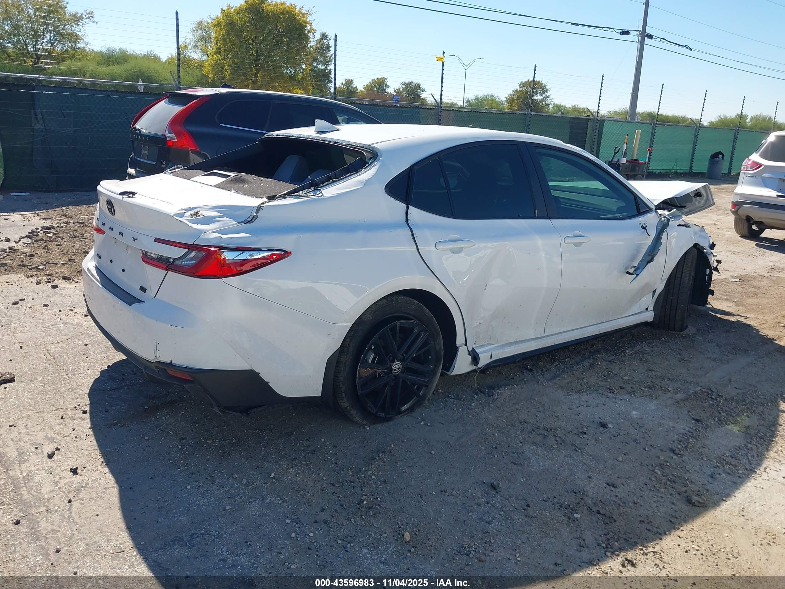TOYOTA CAMRY image 4