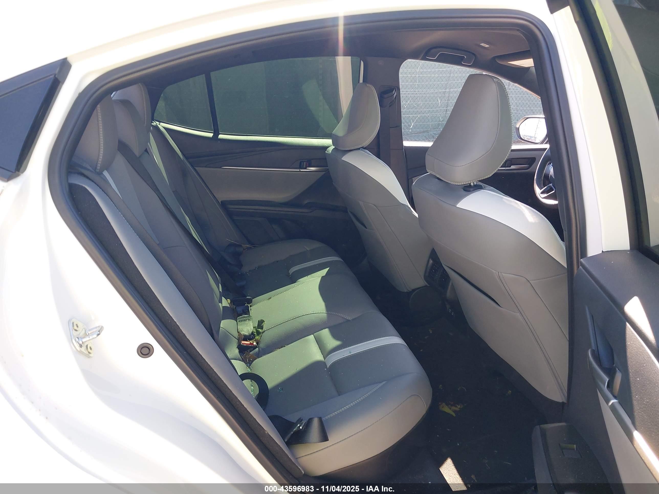 TOYOTA CAMRY image 8