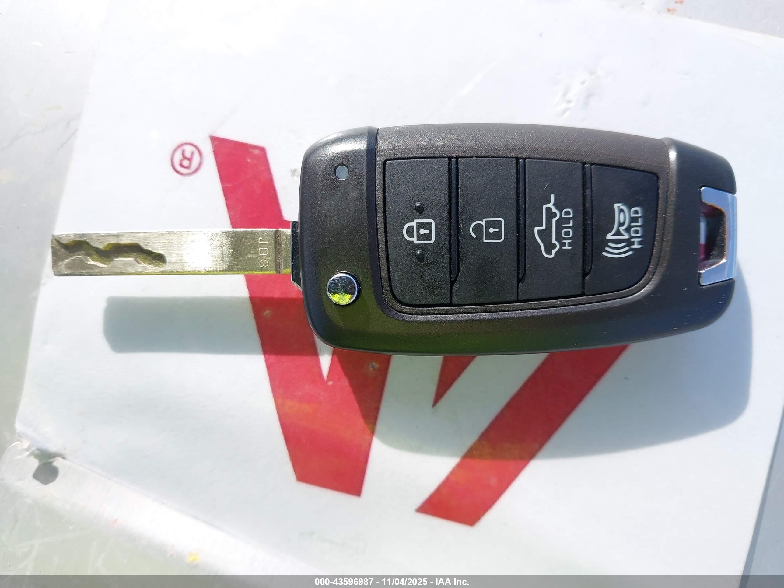 HYUNDAI SANTA image 11