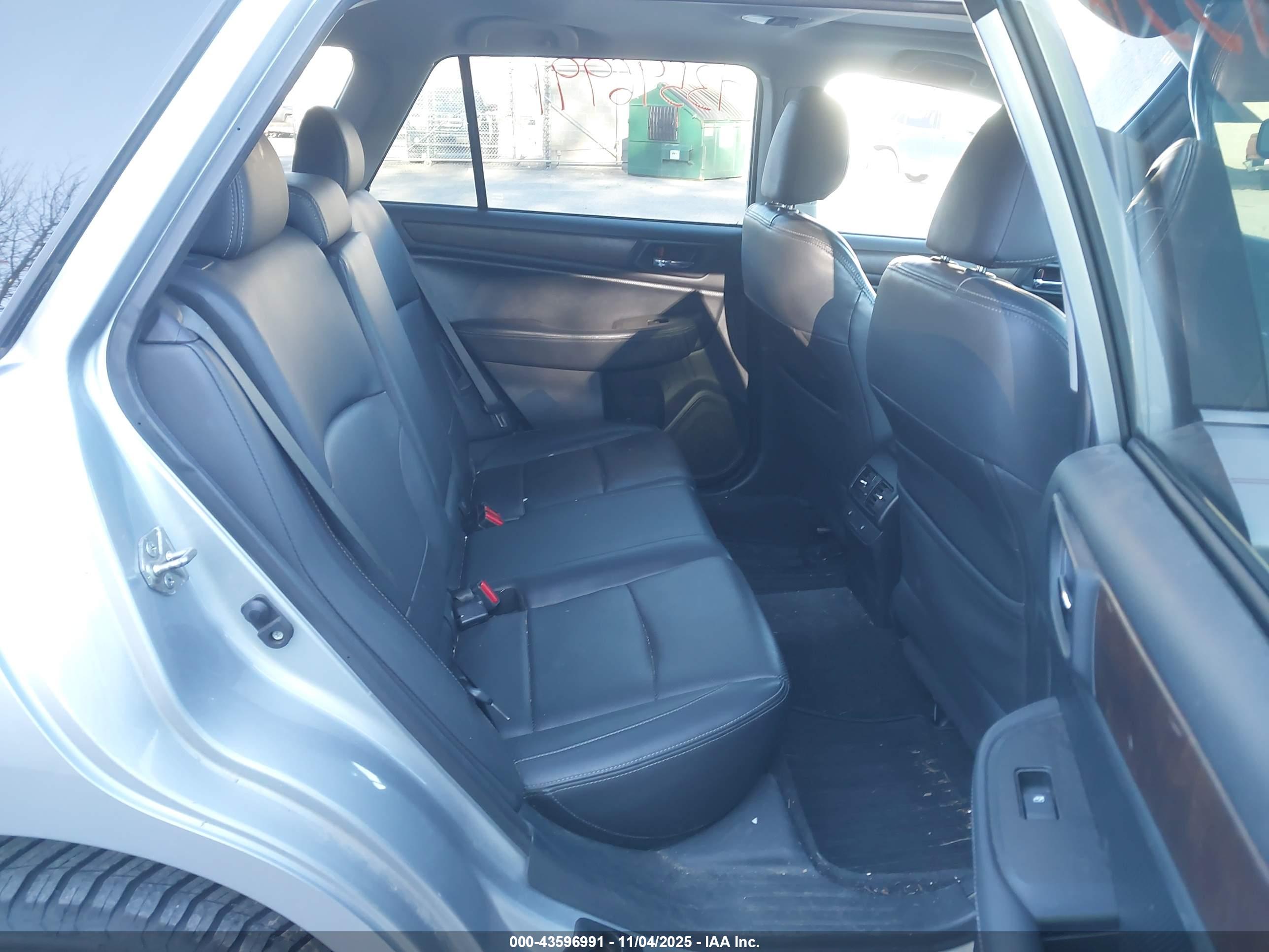SUBARU OUTBACK image 8