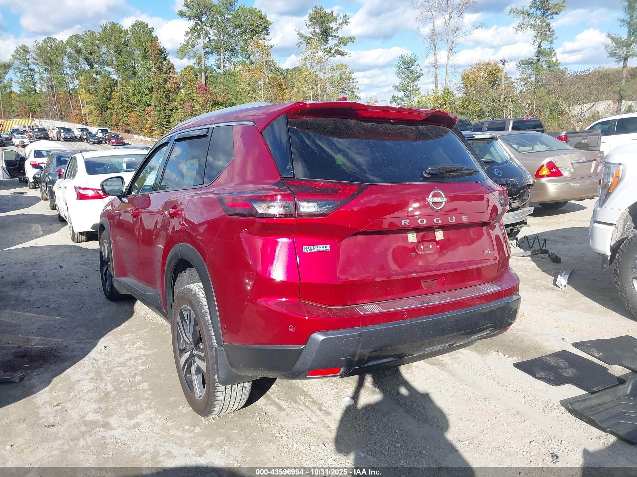 NISSAN ROGUE image 3