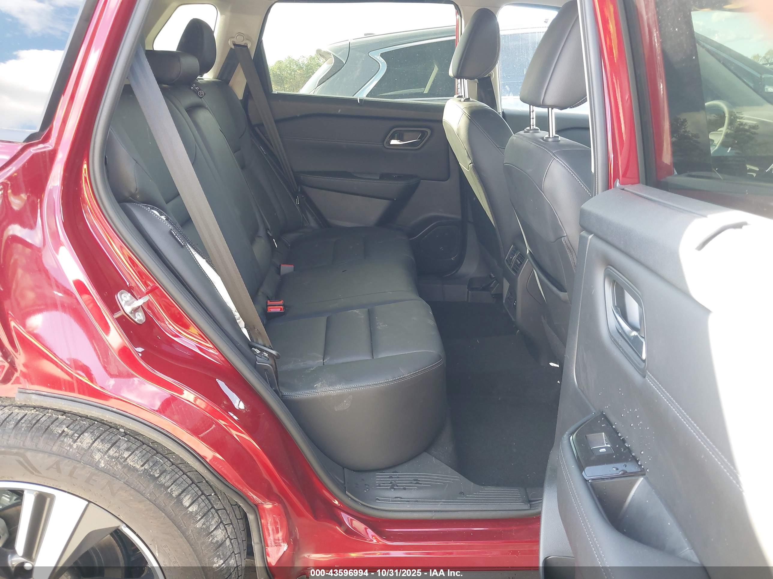 NISSAN ROGUE image 8