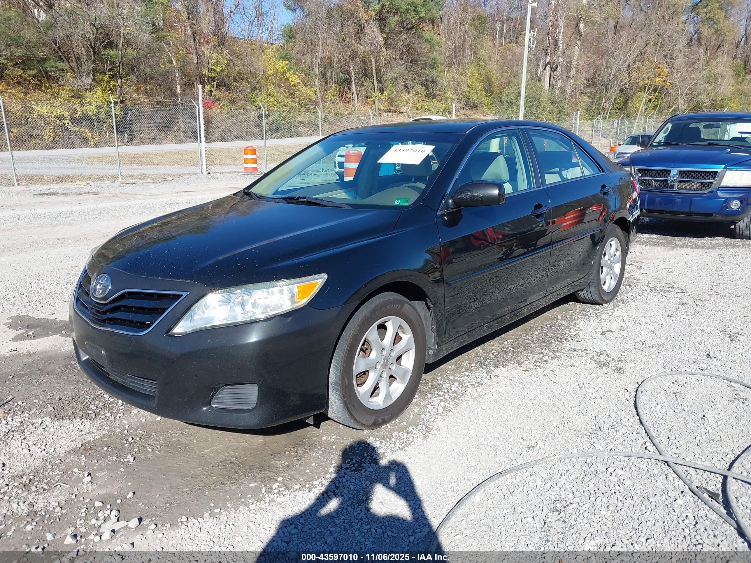 TOYOTA CAMRY image 2