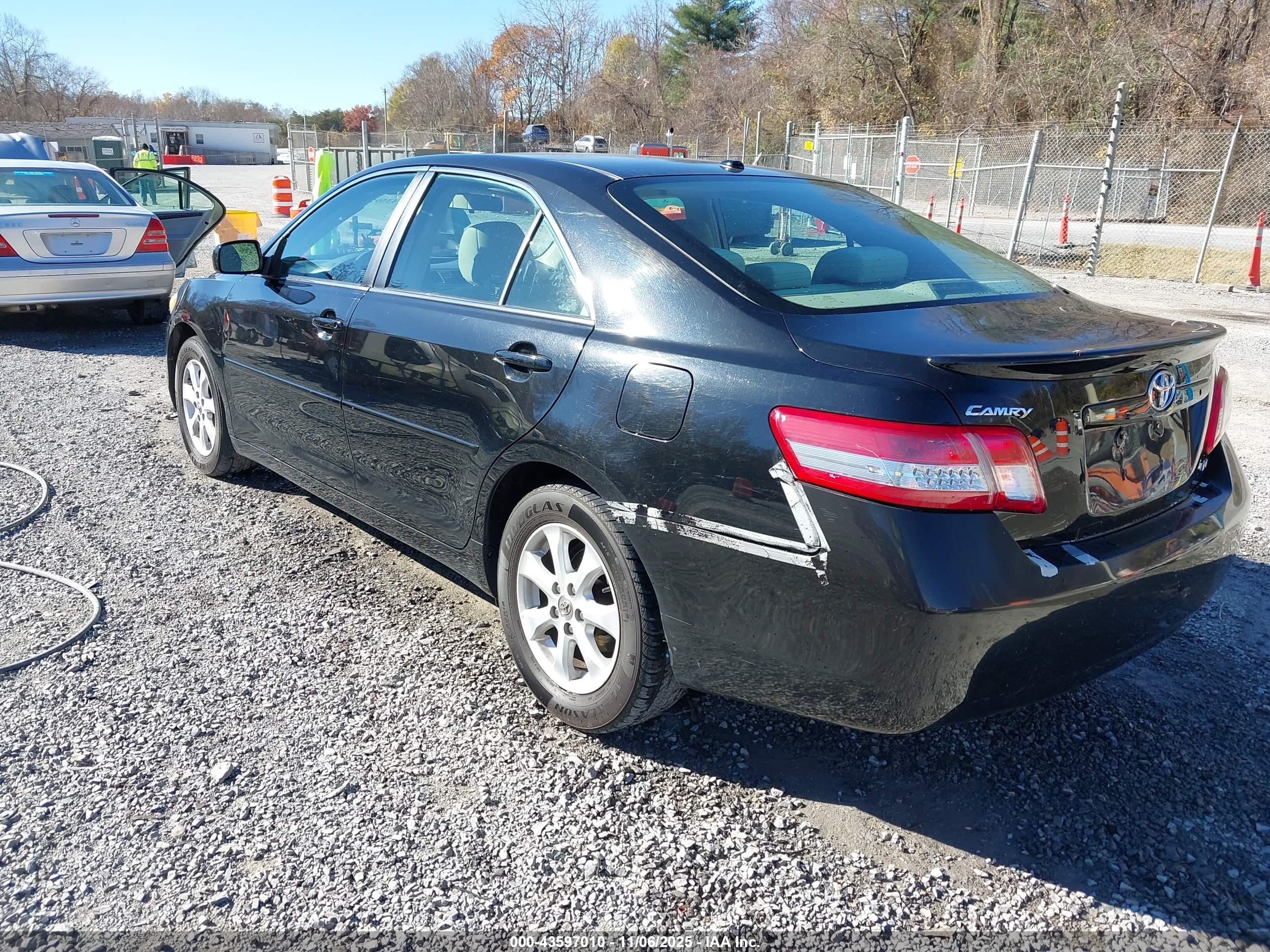 TOYOTA CAMRY image 3