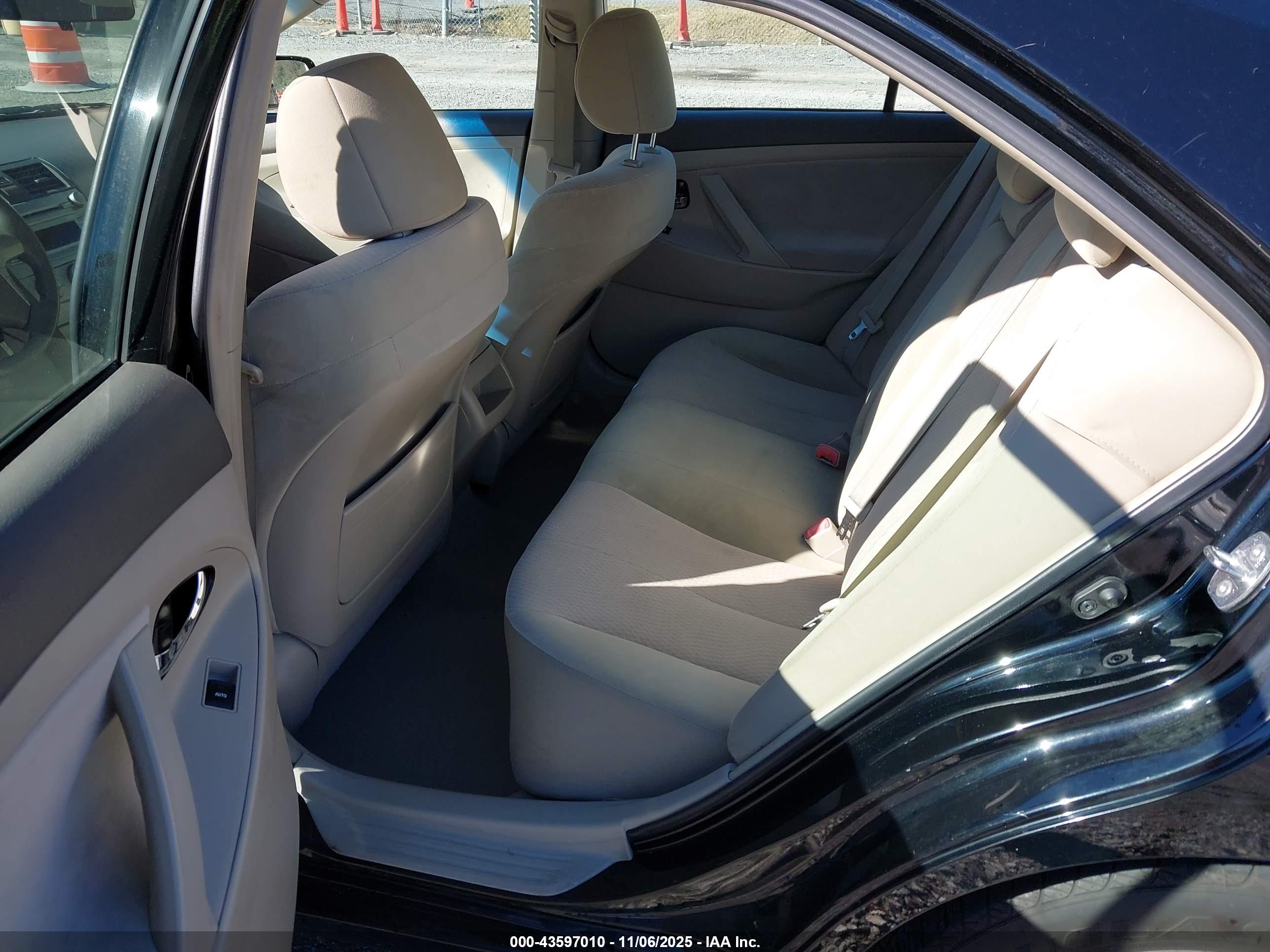 TOYOTA CAMRY image 8