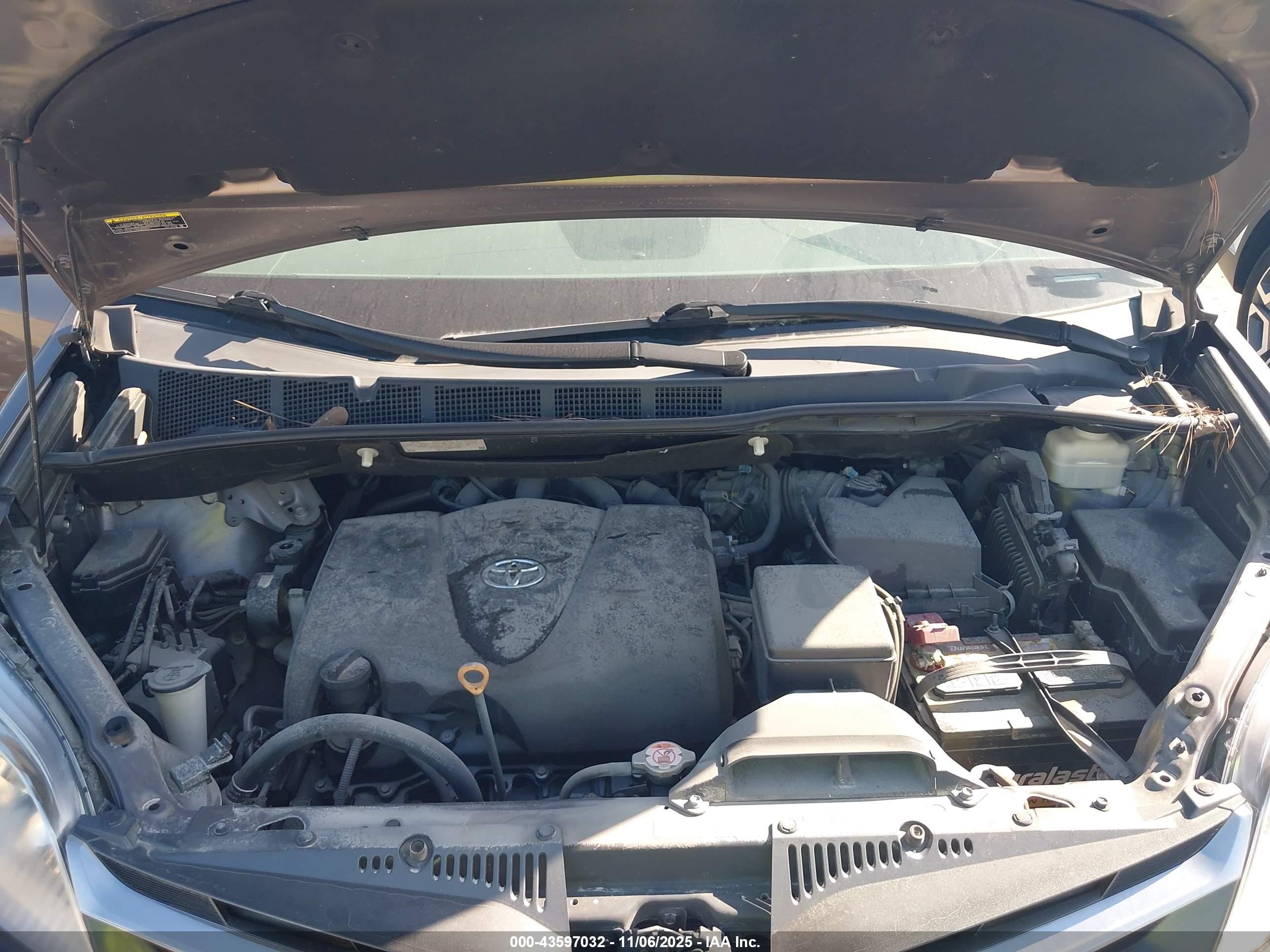 TOYOTA SIENNA image 10