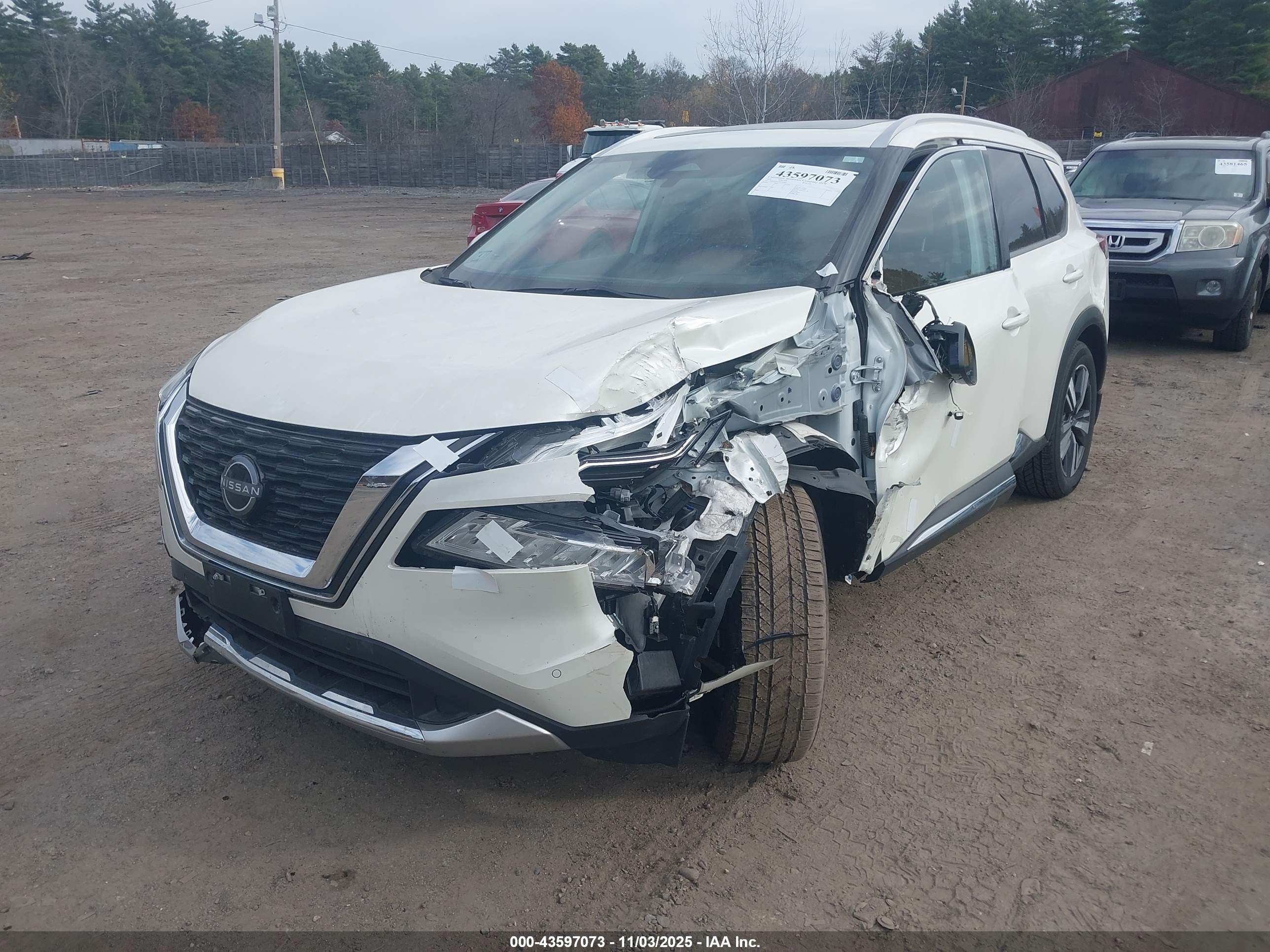 NISSAN ROGUE image 2