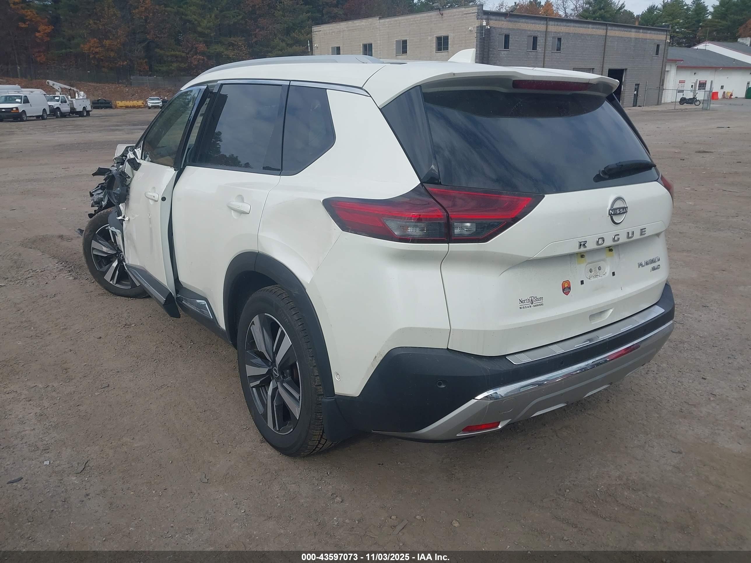 NISSAN ROGUE image 3