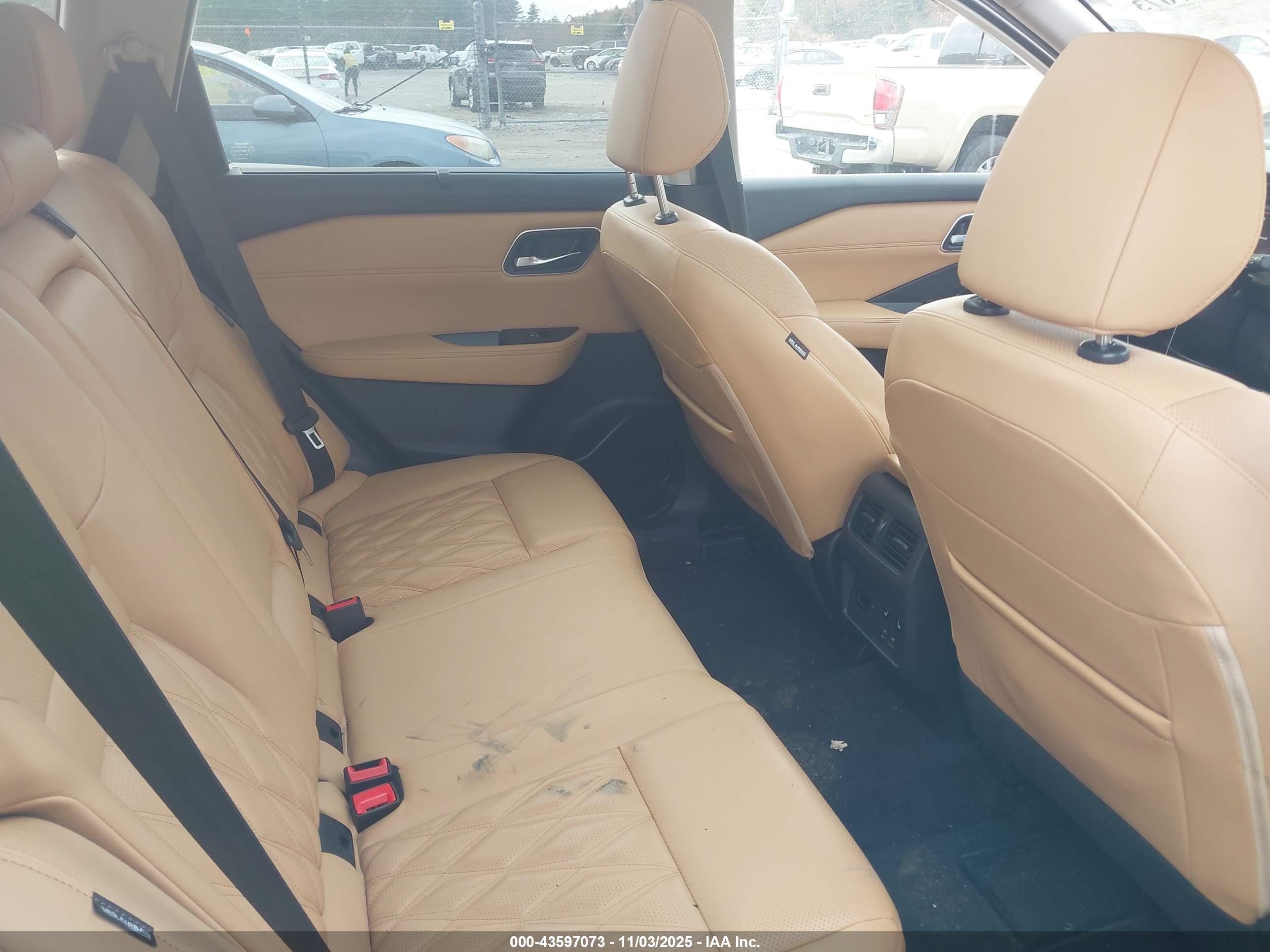 NISSAN ROGUE image 8