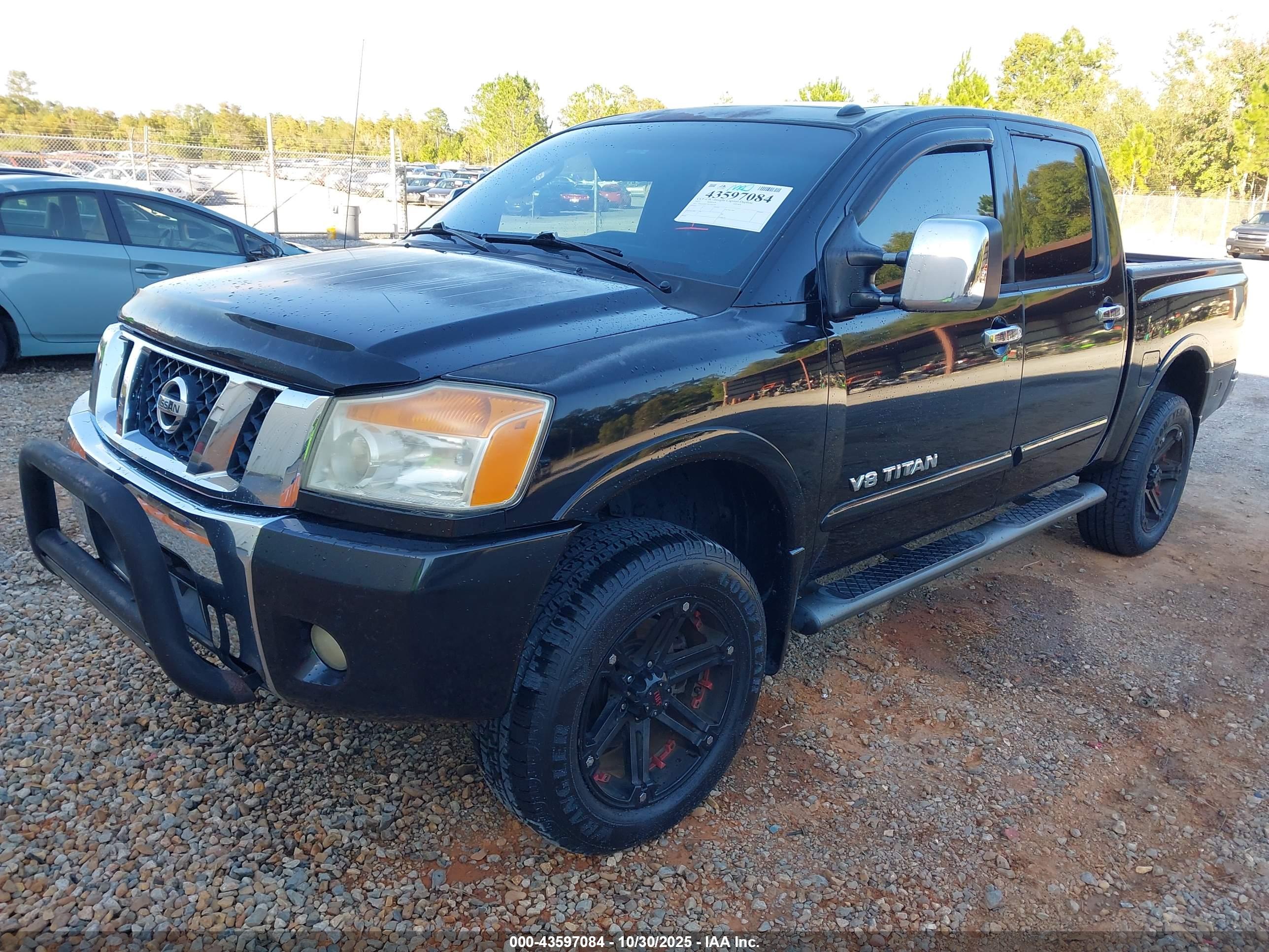 NISSAN TITAN image 2