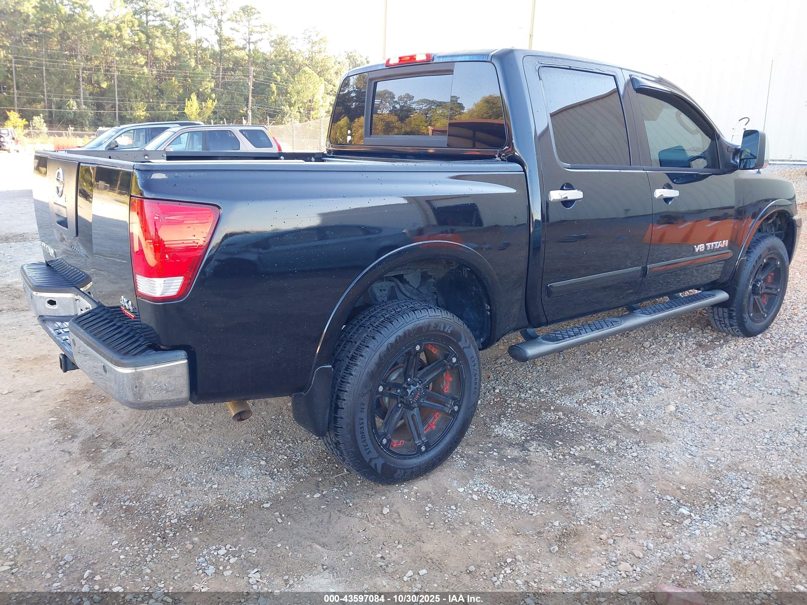 NISSAN TITAN image 4