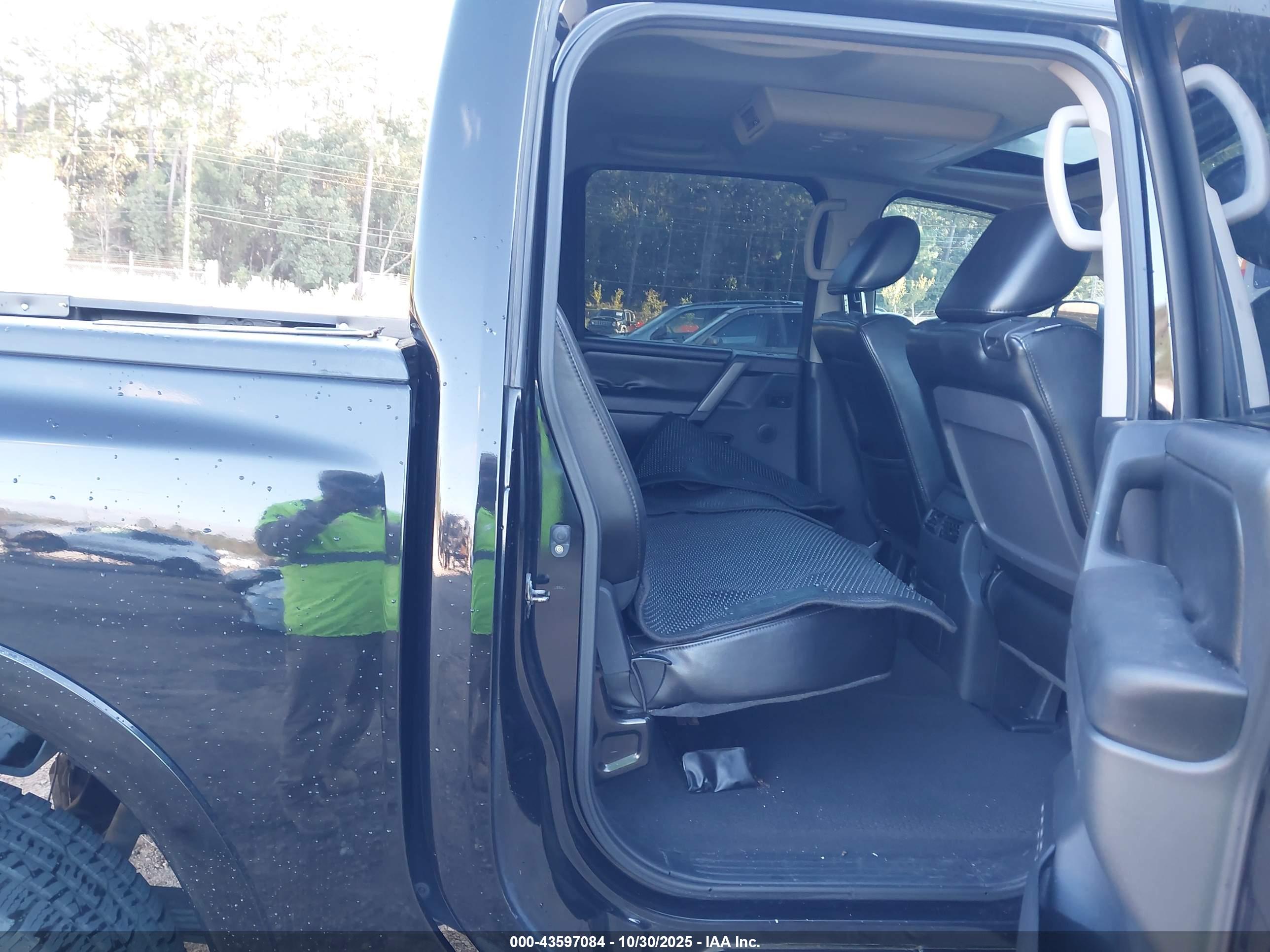 NISSAN TITAN image 8