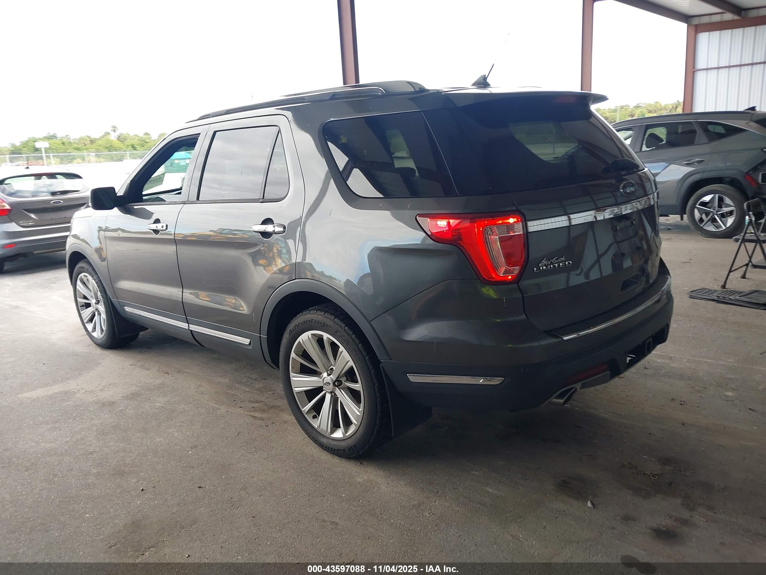 FORD EXPLORER image 3