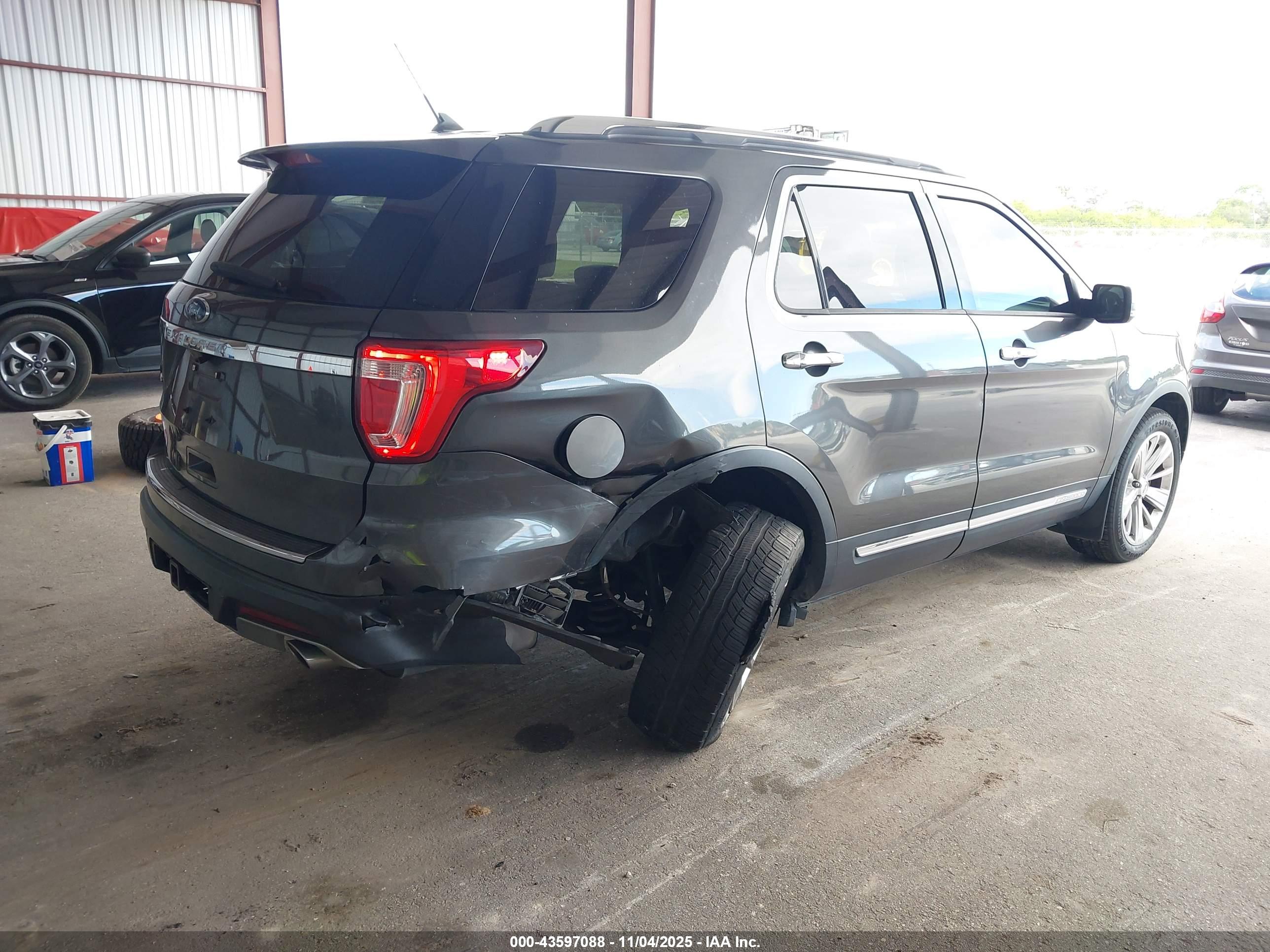 FORD EXPLORER image 4