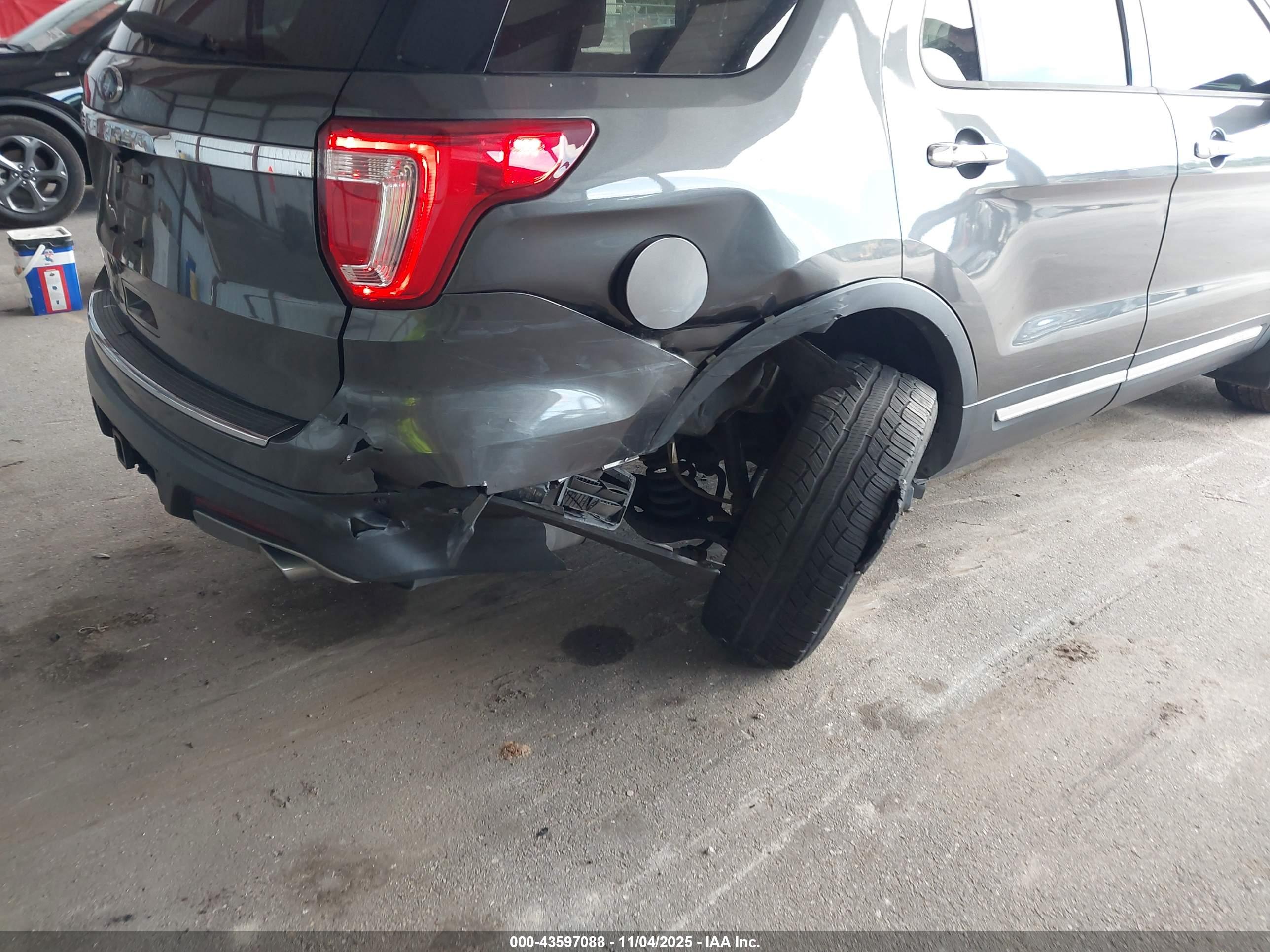 FORD EXPLORER image 6