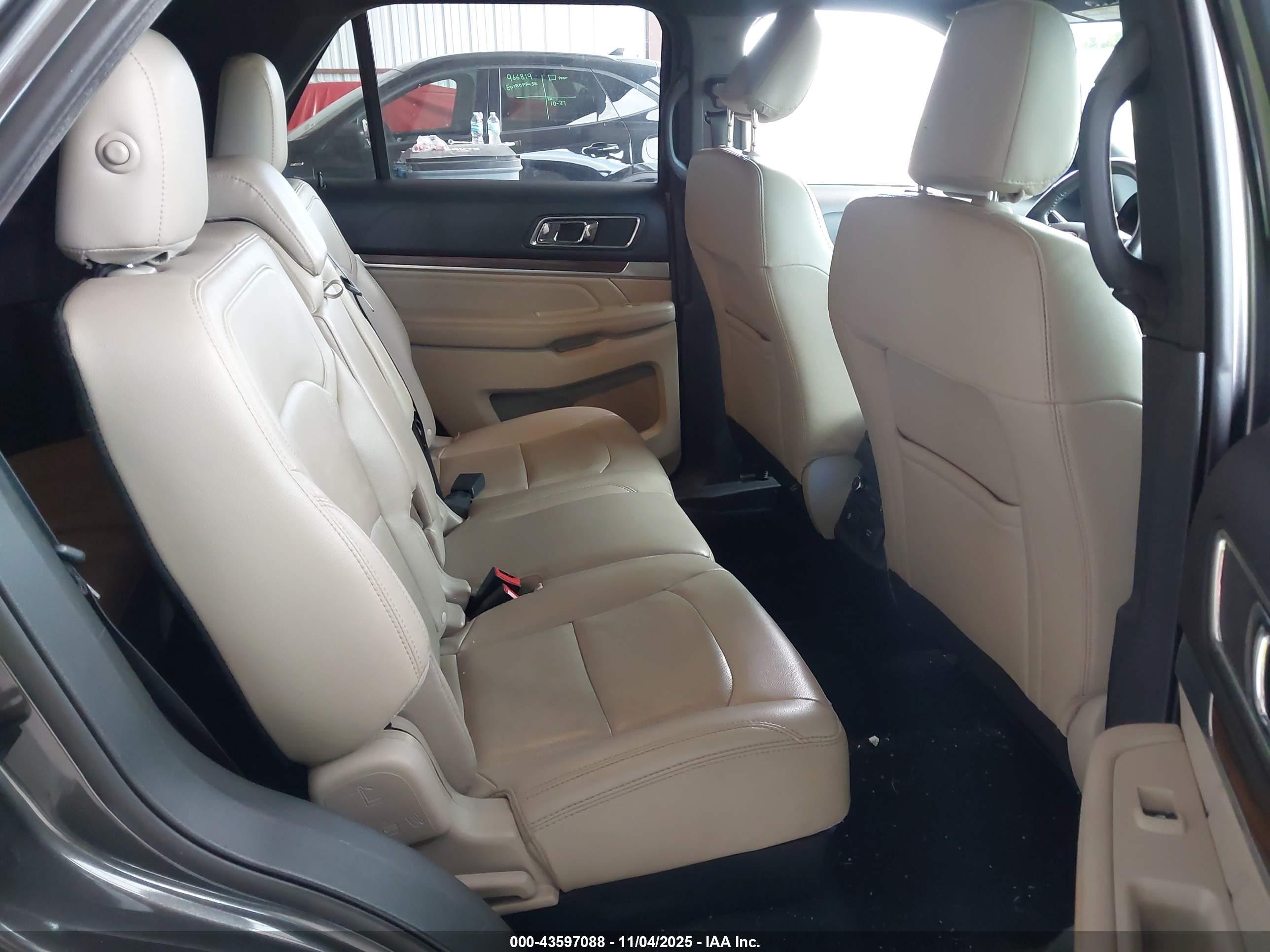 FORD EXPLORER image 8