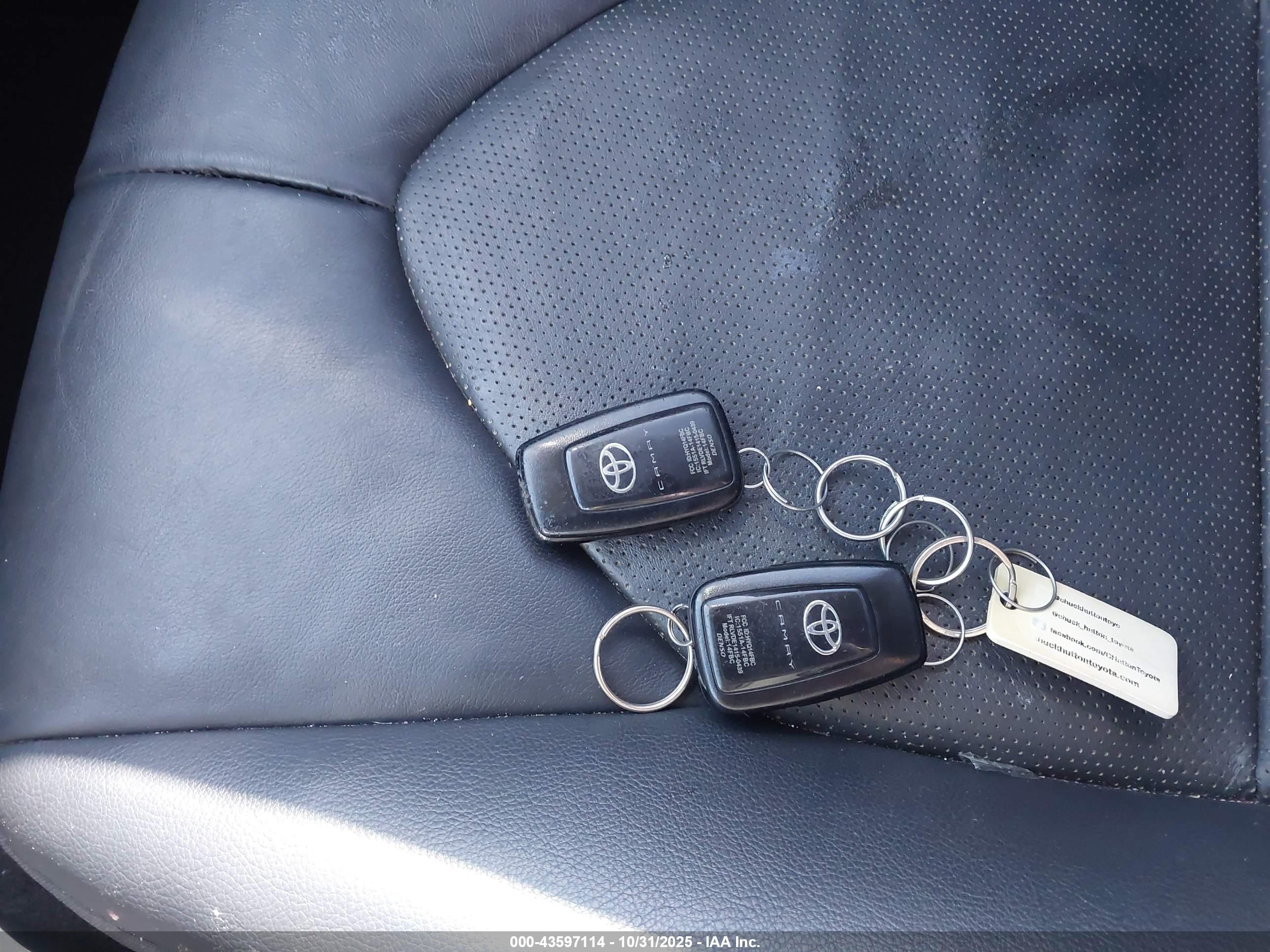 TOYOTA CAMRY image 11