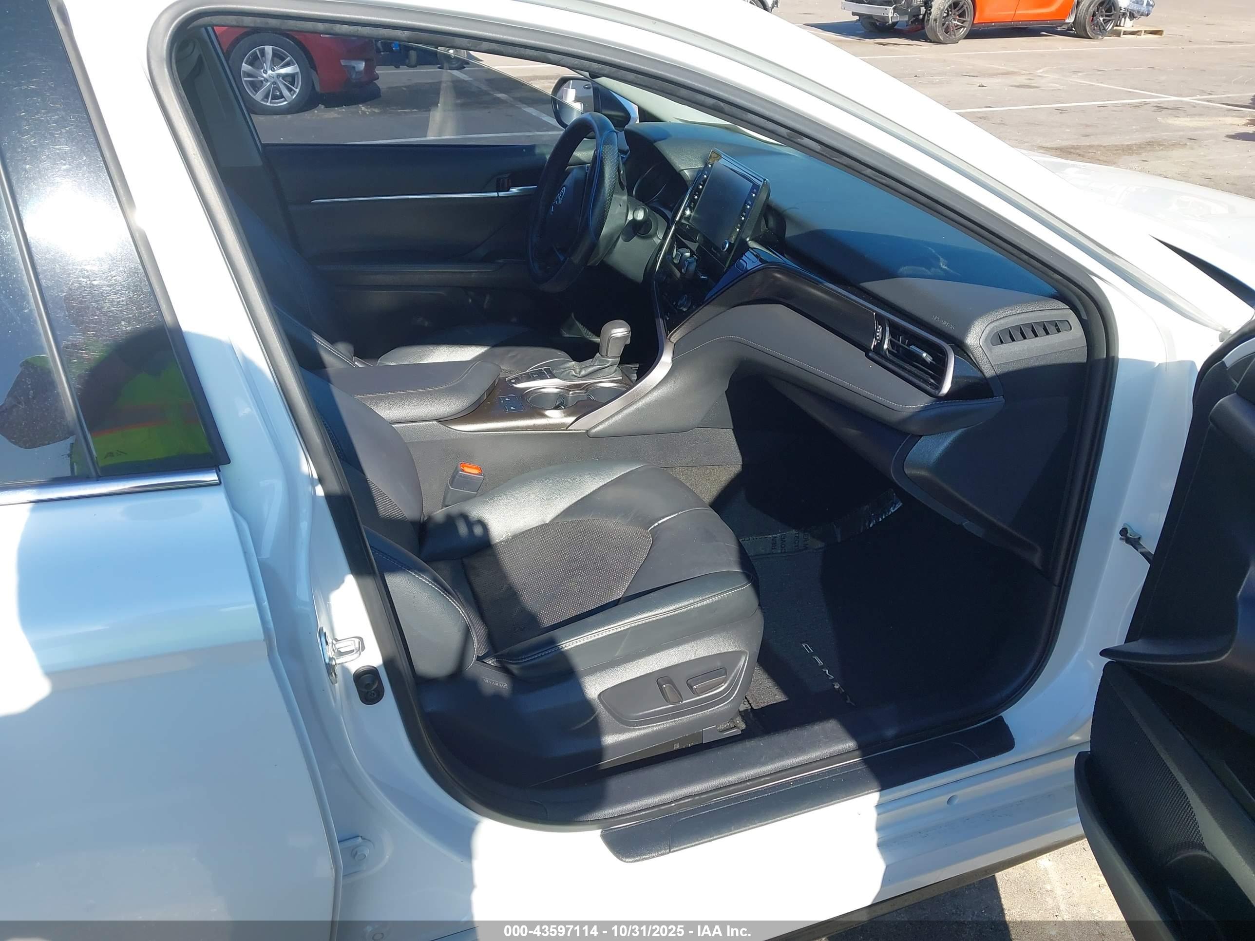 TOYOTA CAMRY image 5