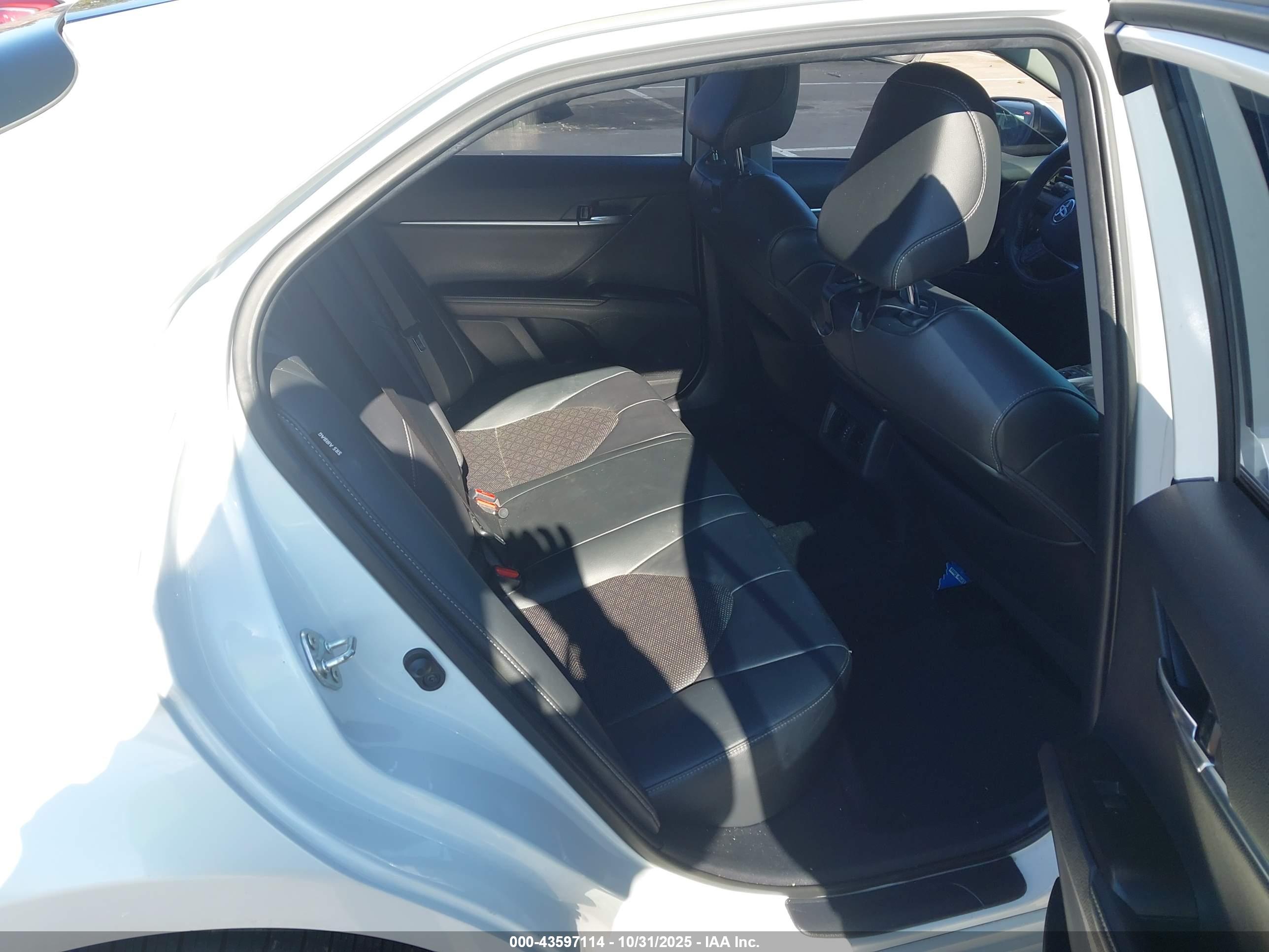 TOYOTA CAMRY image 8