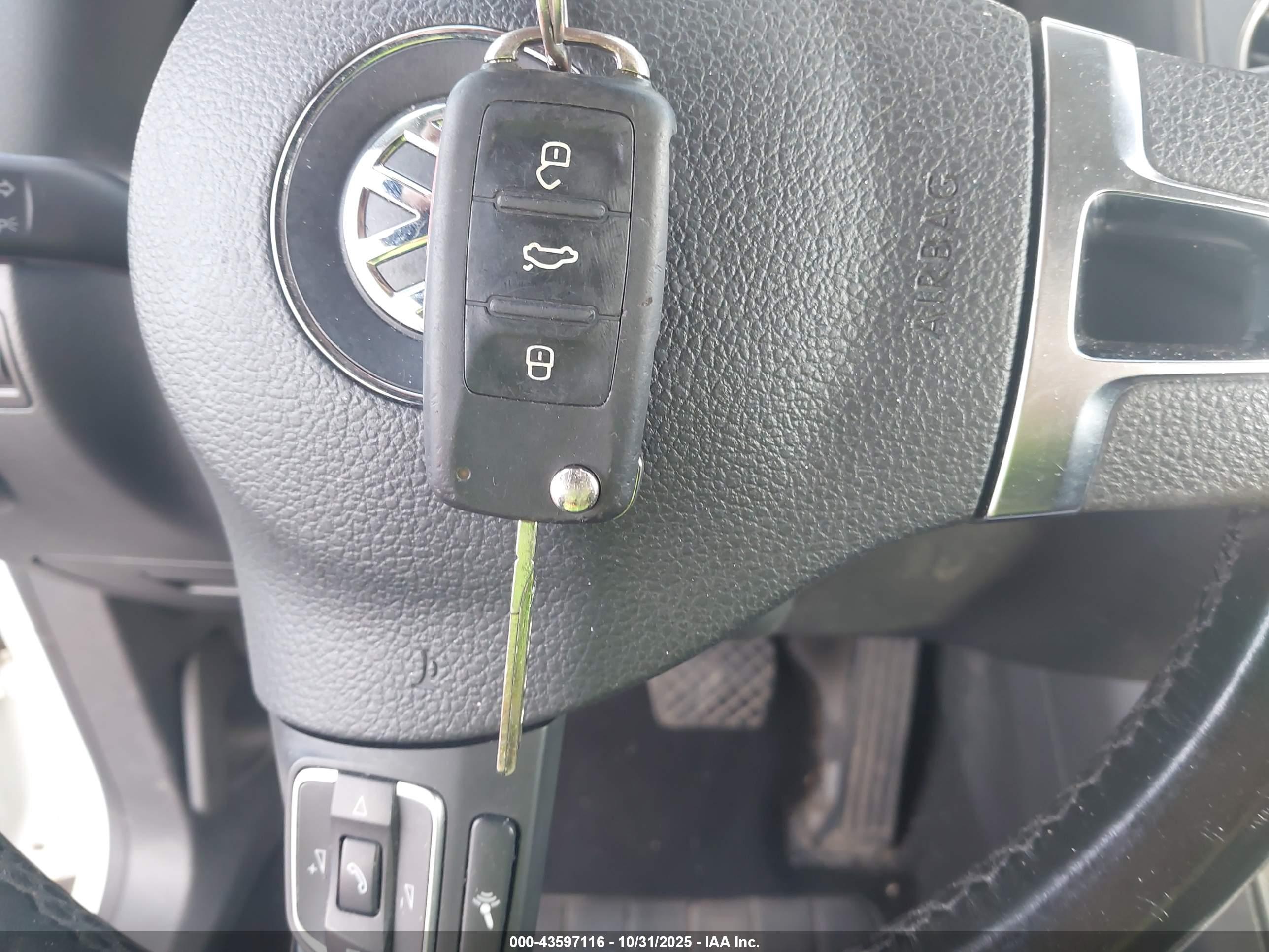 VOLKSWAGEN TIGUAN image 11
