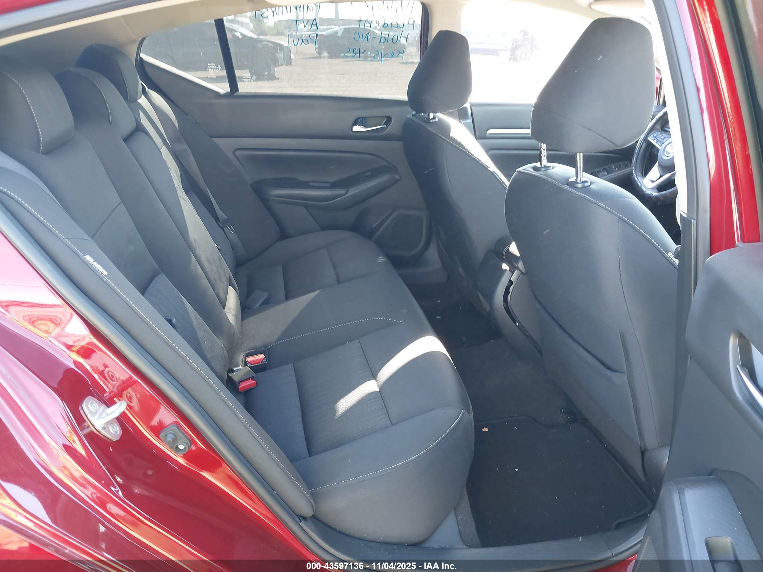 NISSAN ALTIMA image 8
