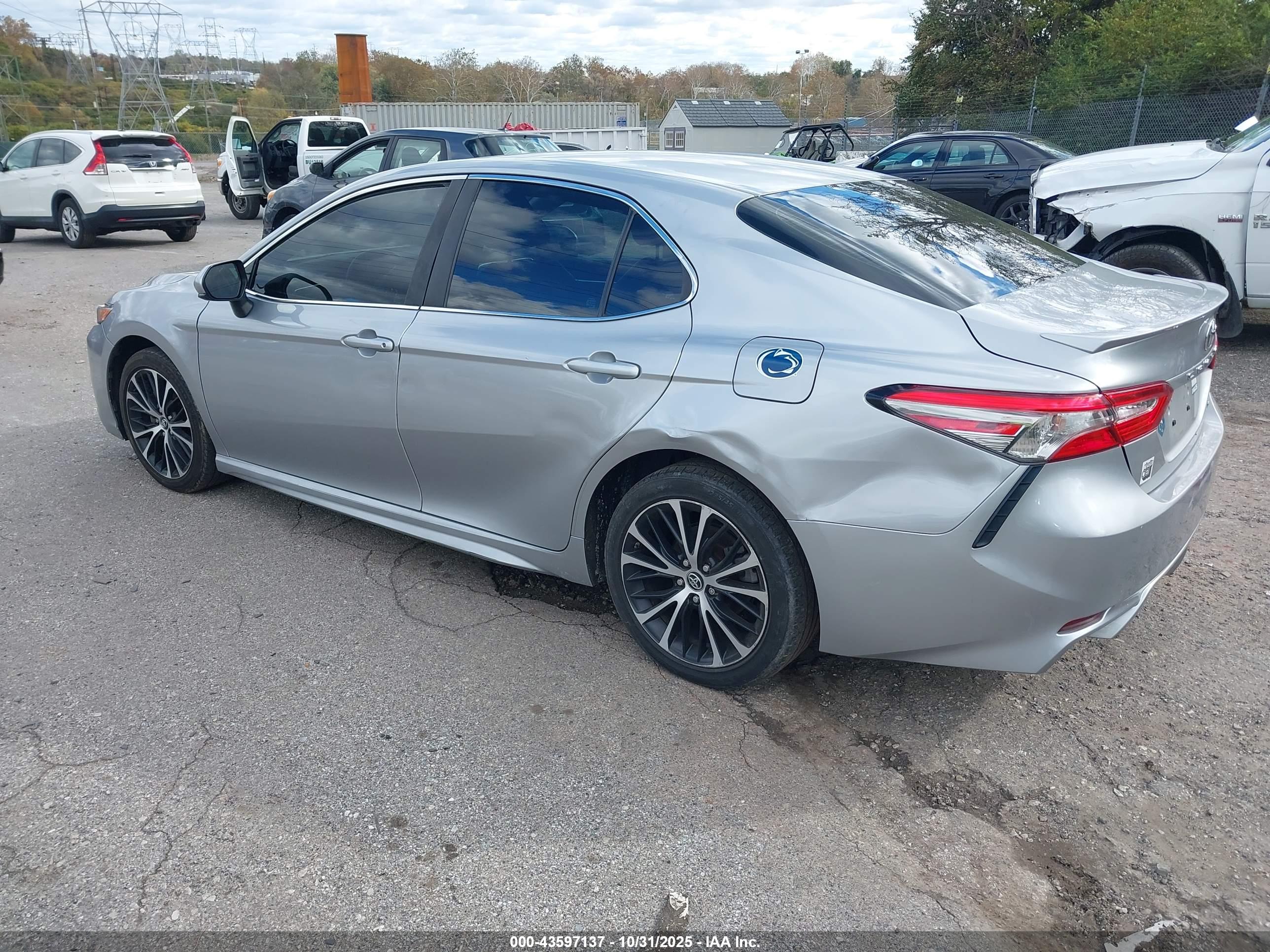 TOYOTA CAMRY image 3