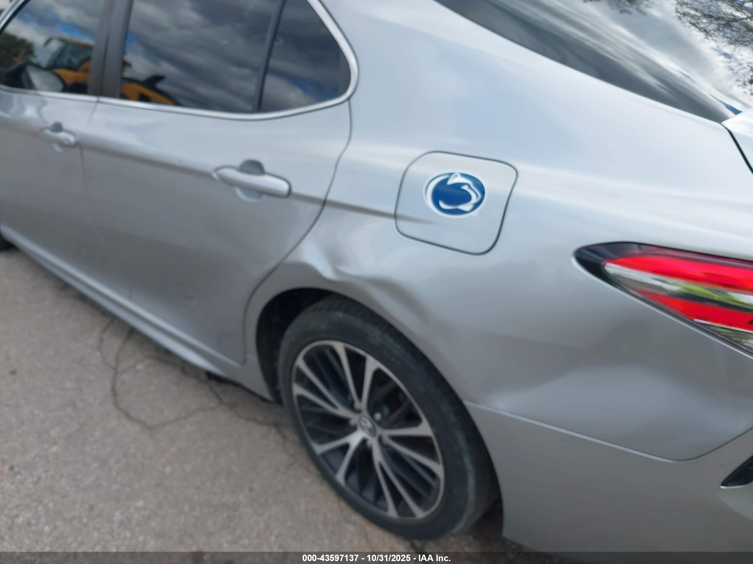 TOYOTA CAMRY image 6