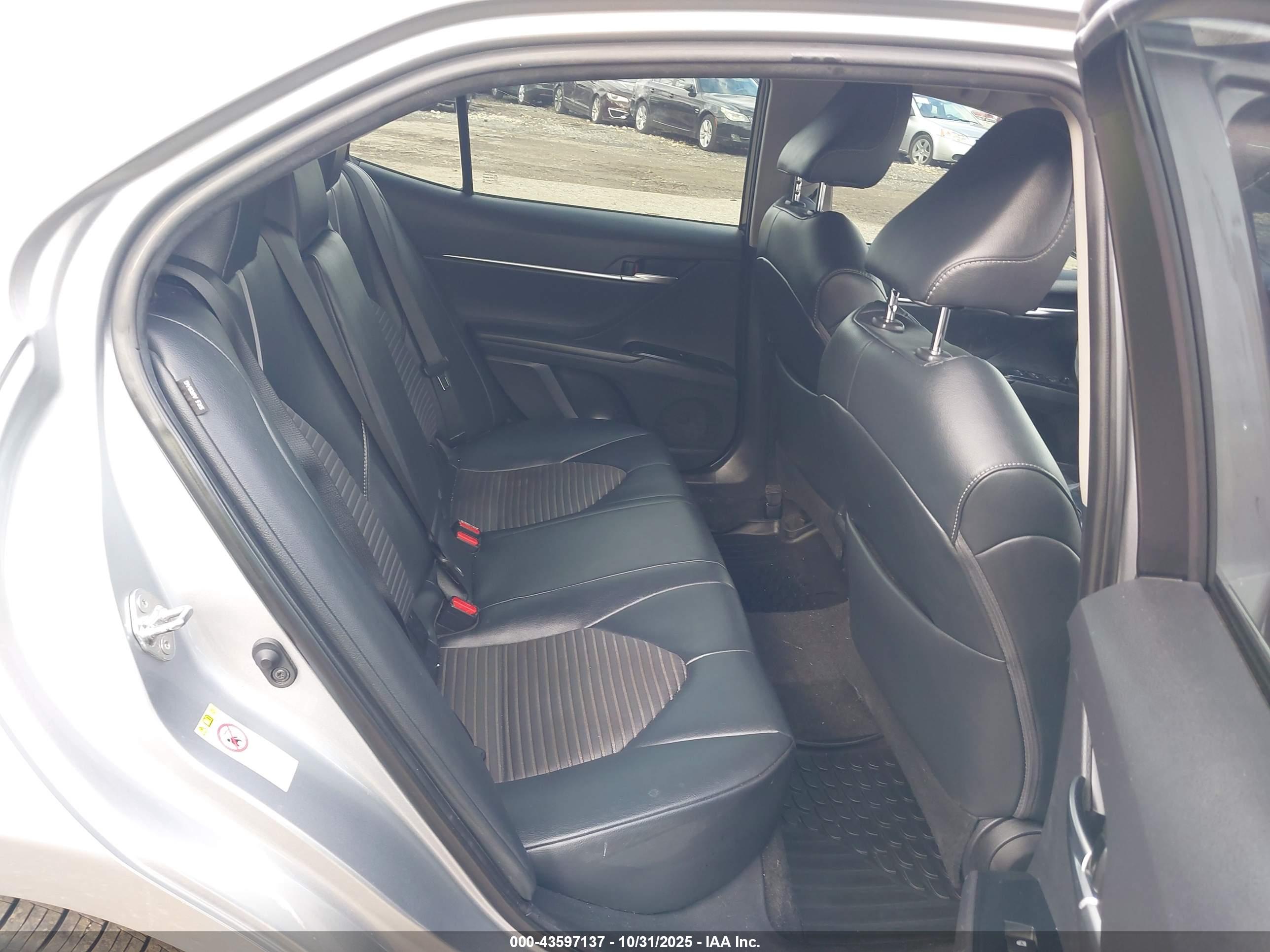 TOYOTA CAMRY image 8