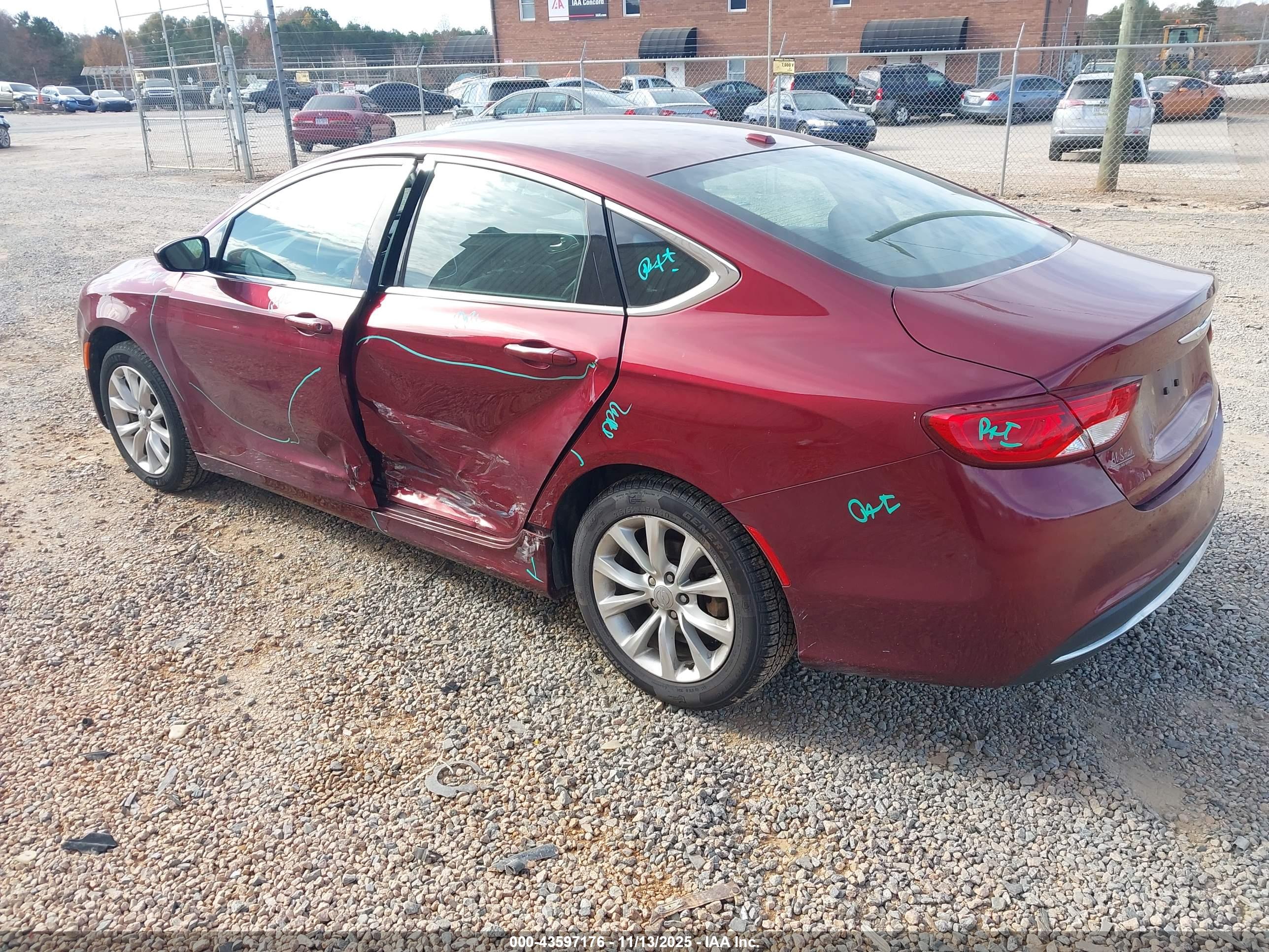 CHRYSLER 200 image 3