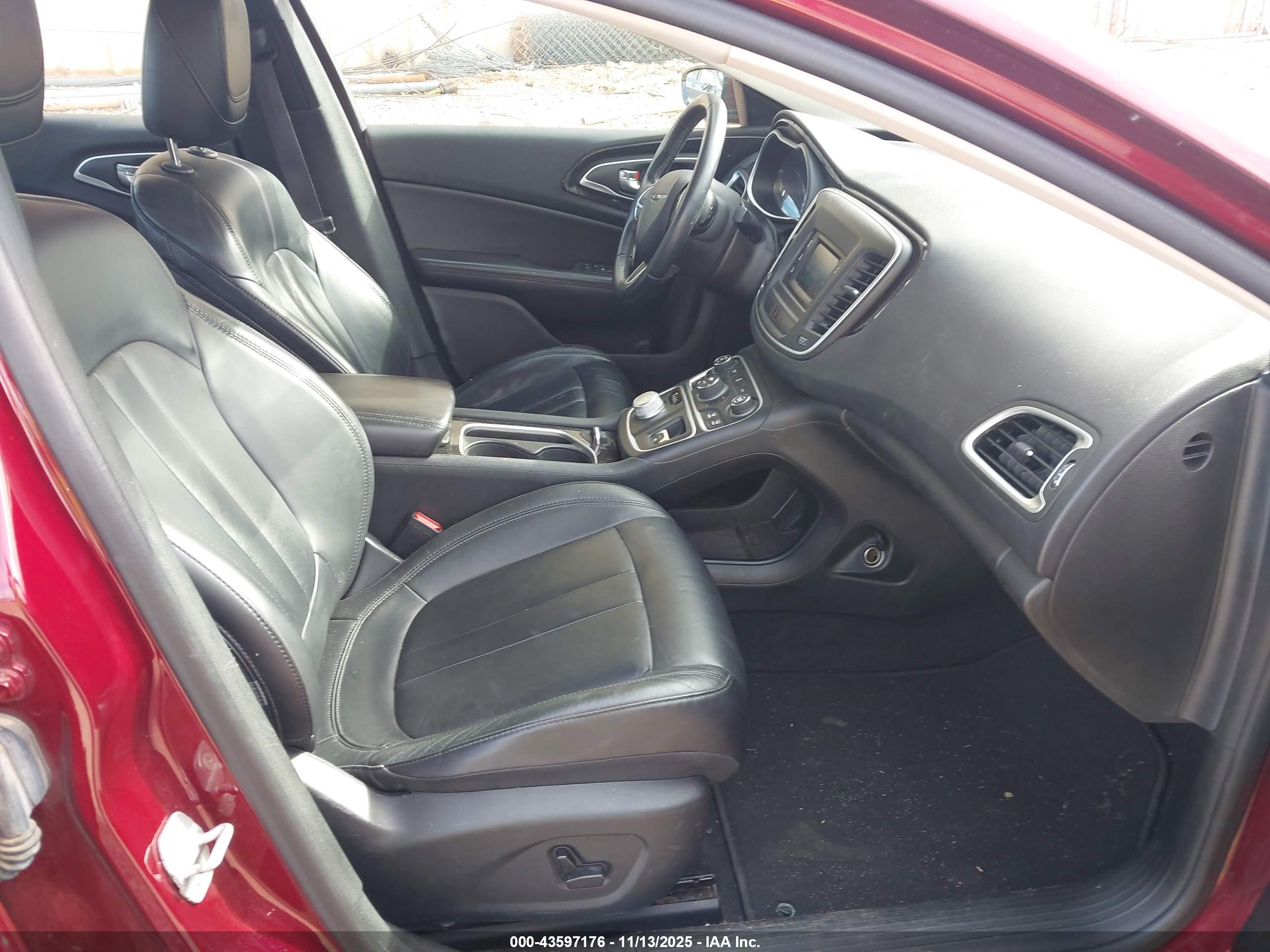 CHRYSLER 200 image 5
