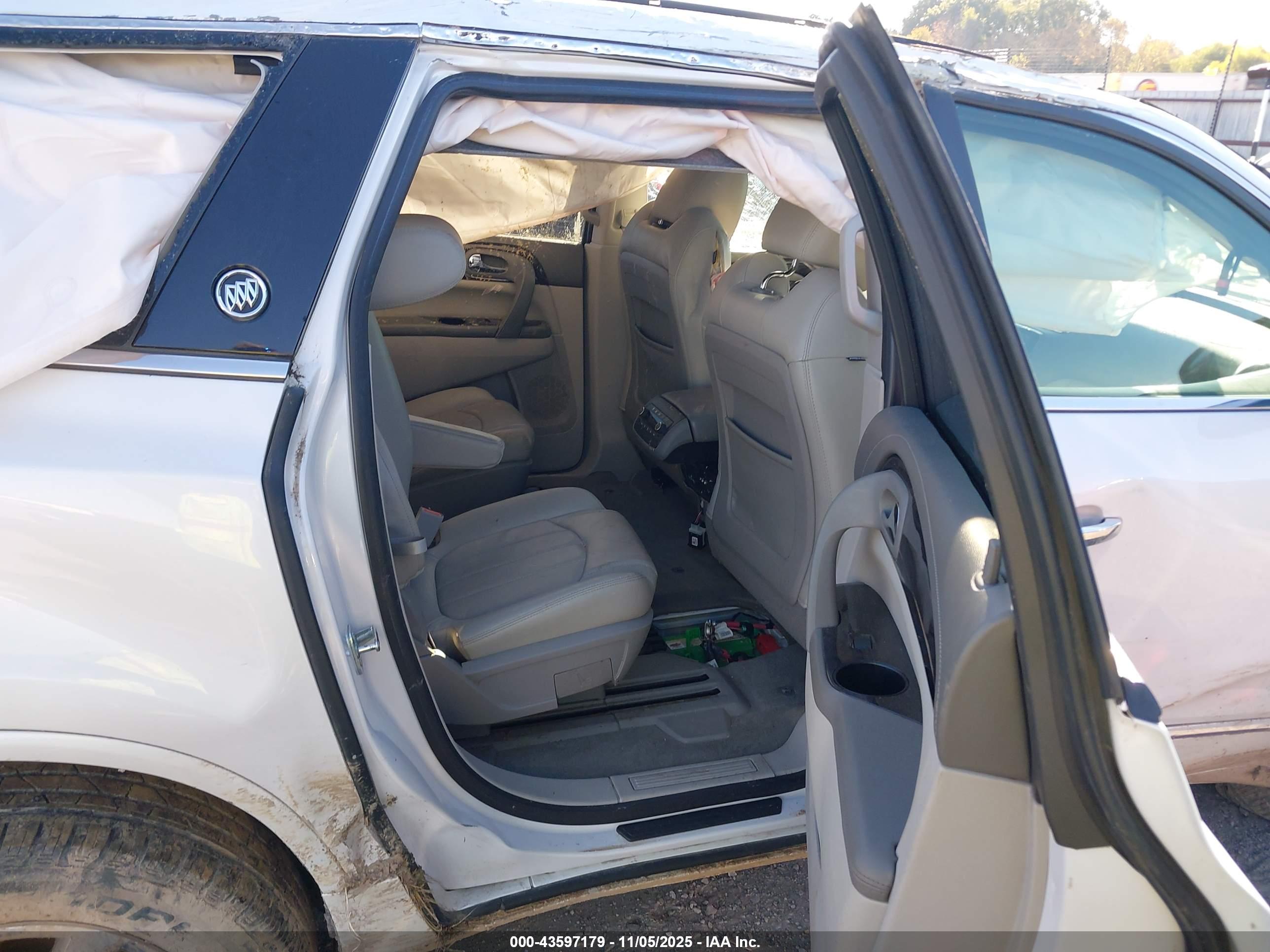 BUICK ENCLAVE image 8