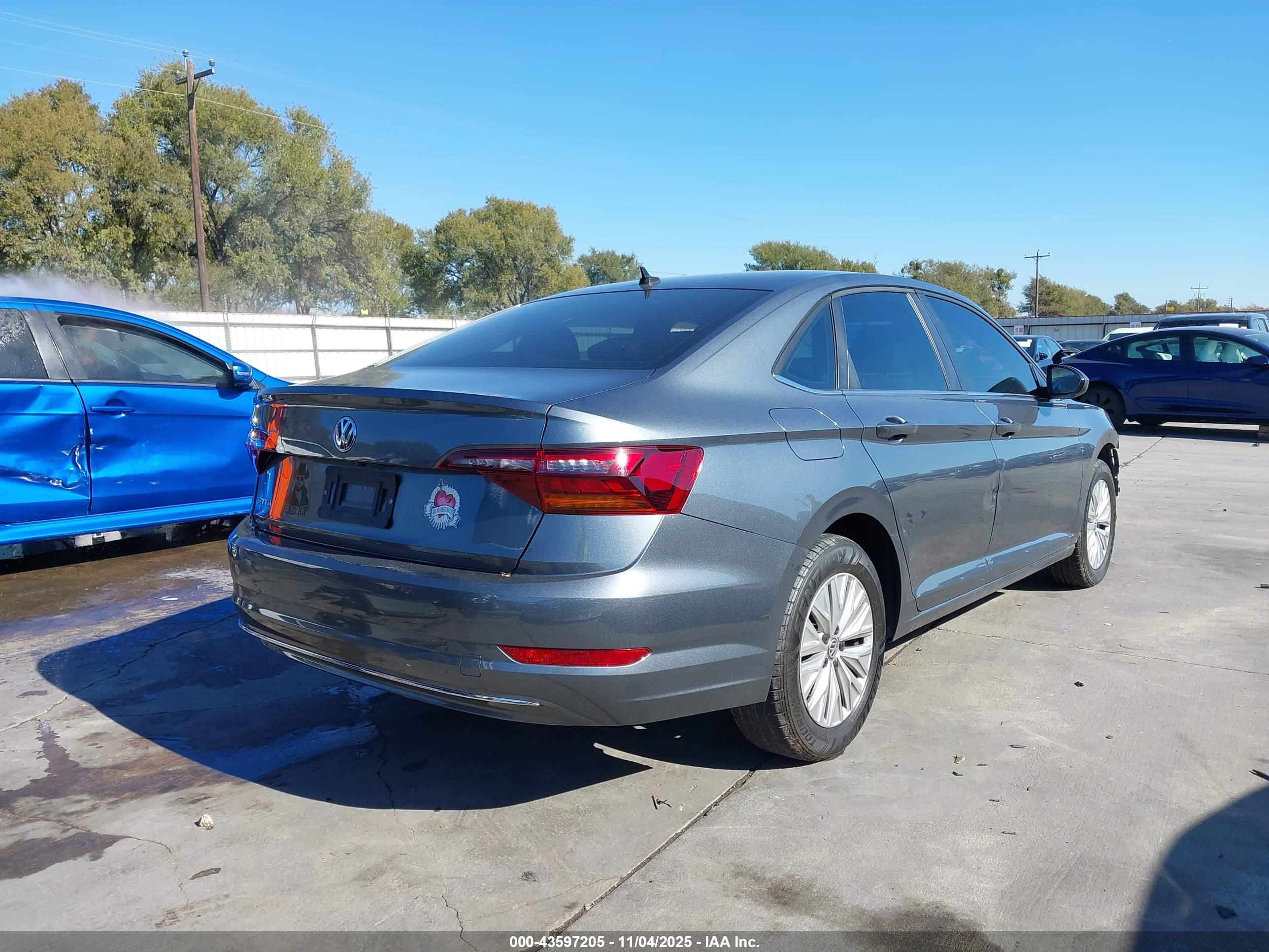 VOLKSWAGEN JETTA image 4