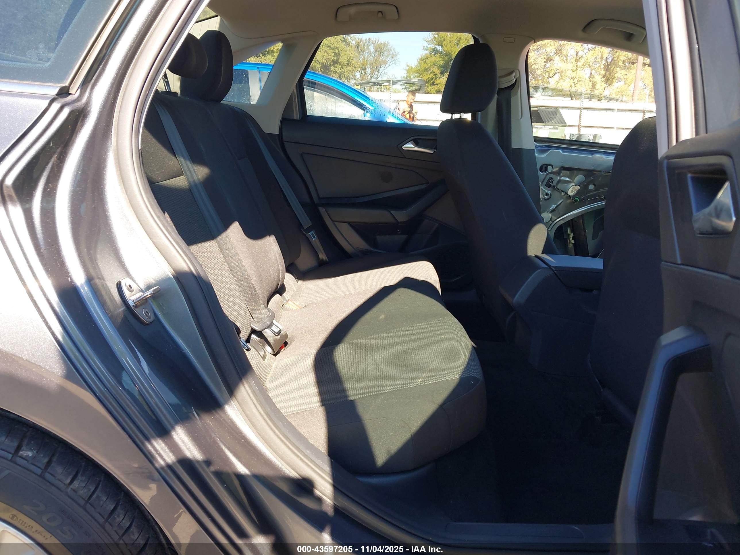 VOLKSWAGEN JETTA image 8