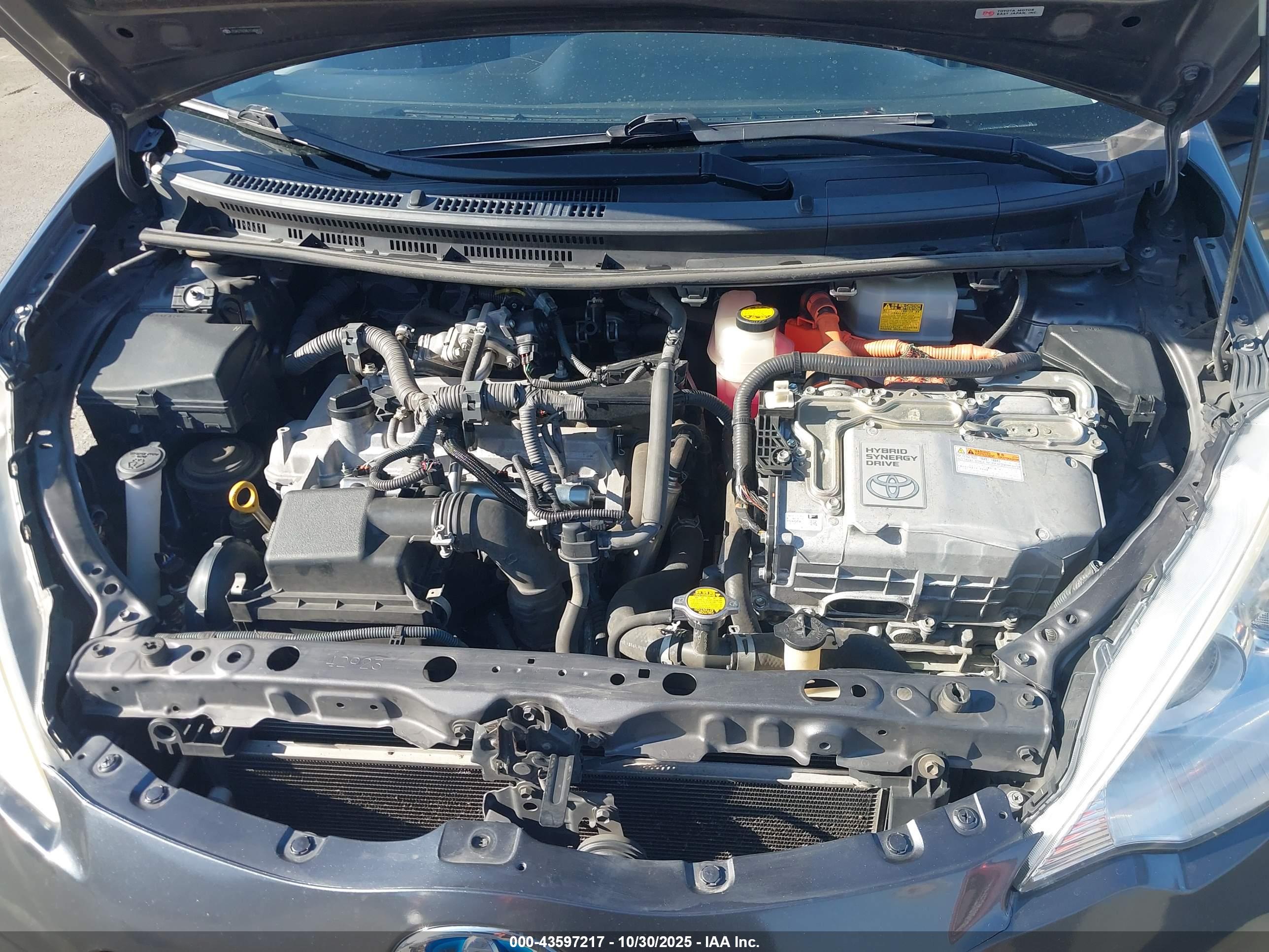 TOYOTA PRIUS image 10