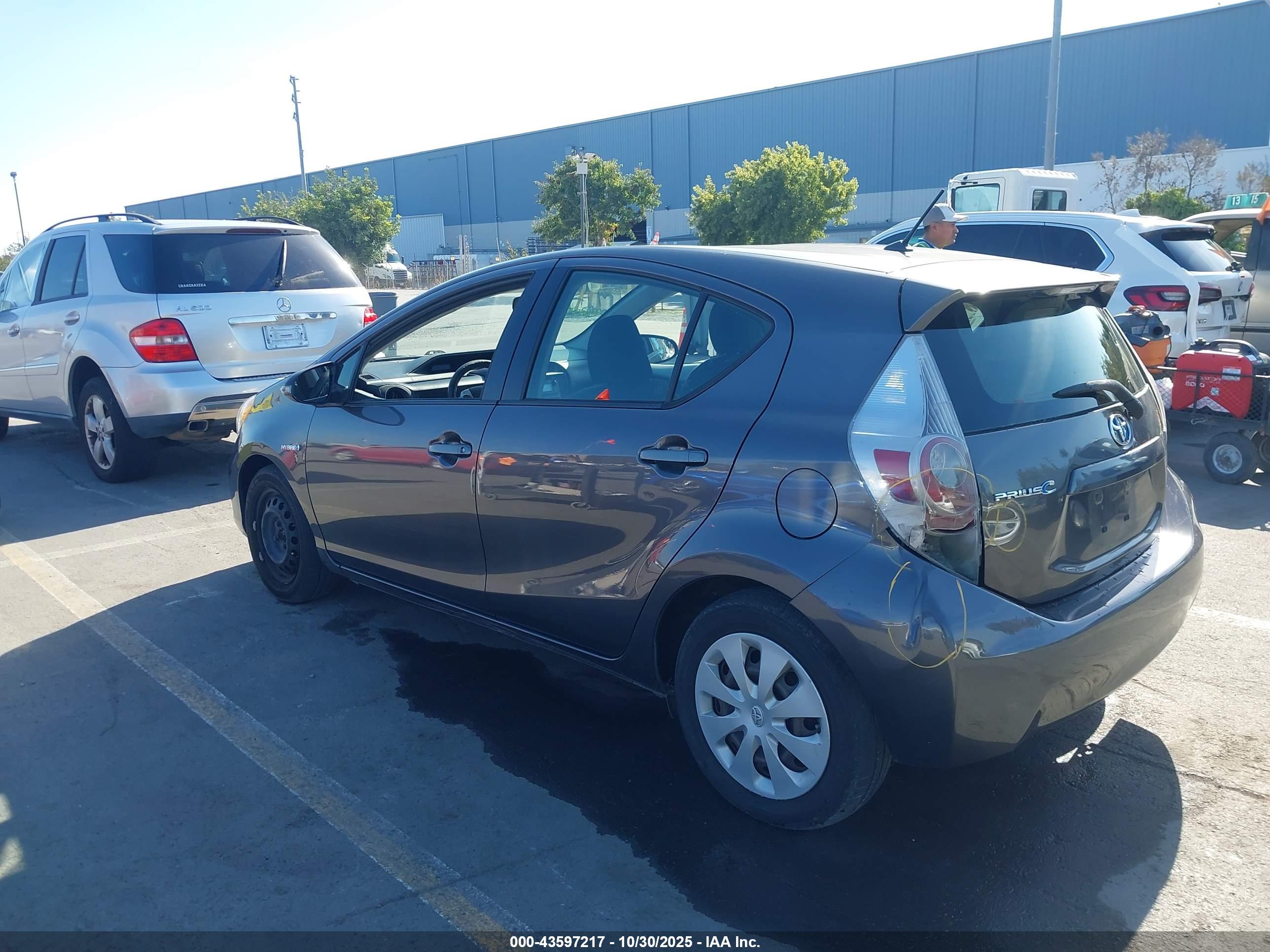 TOYOTA PRIUS image 3