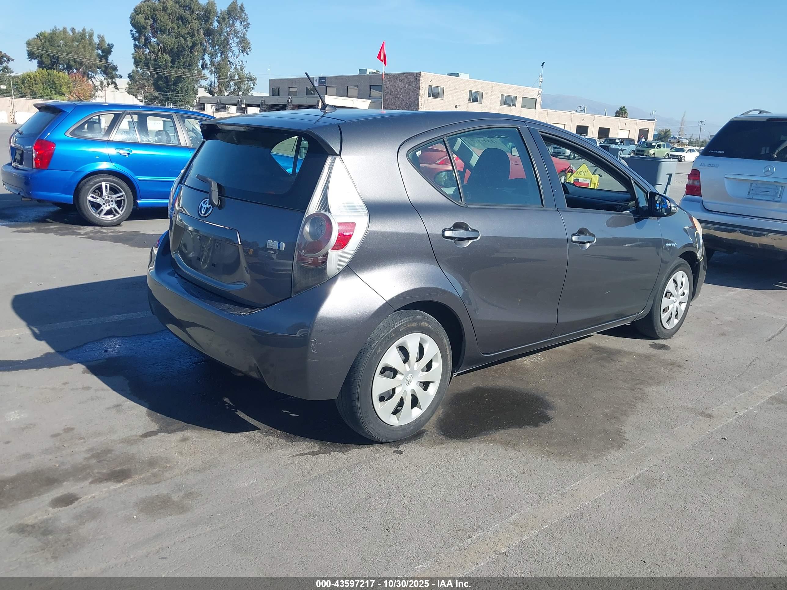 TOYOTA PRIUS image 4