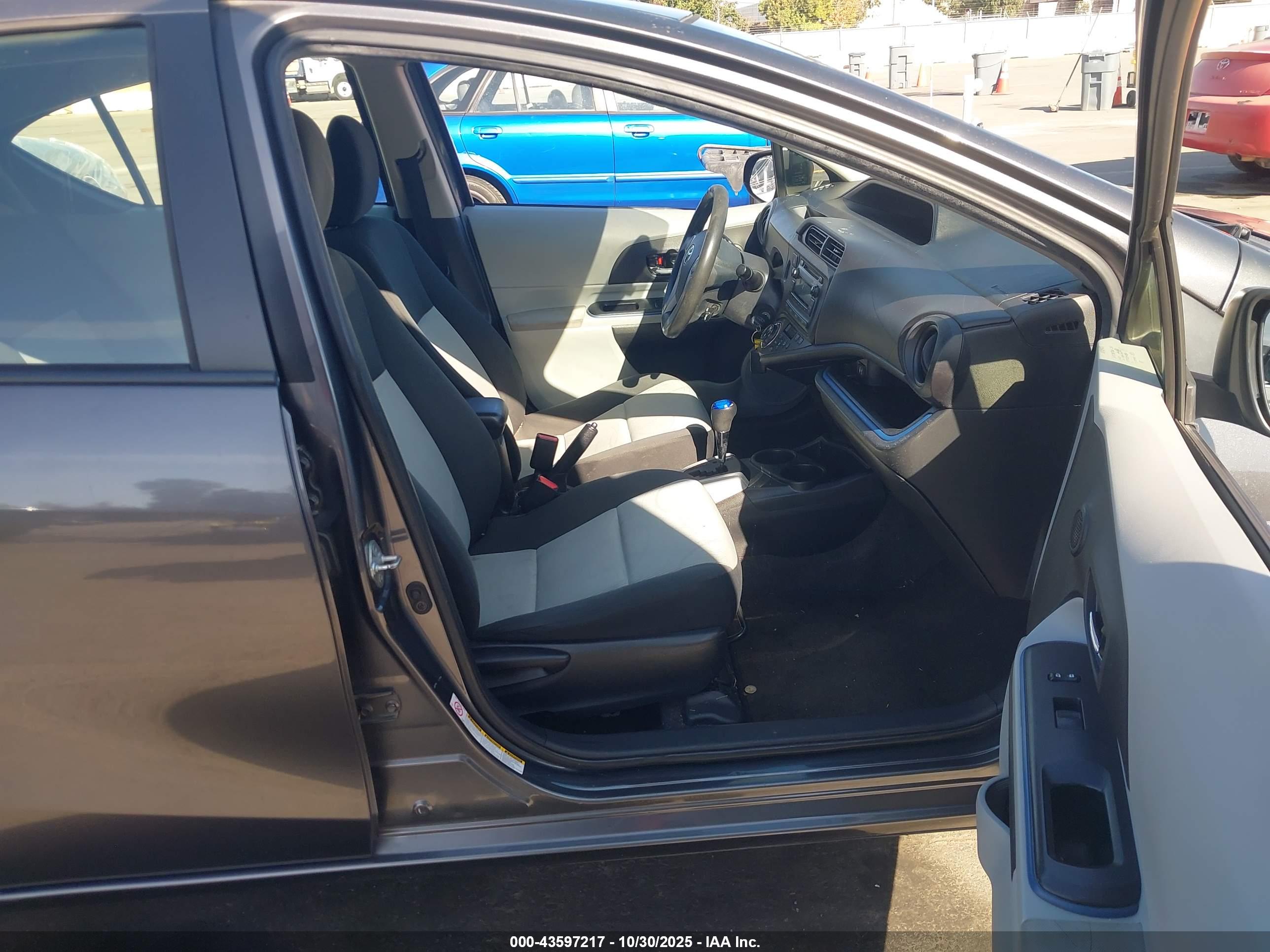 TOYOTA PRIUS image 5
