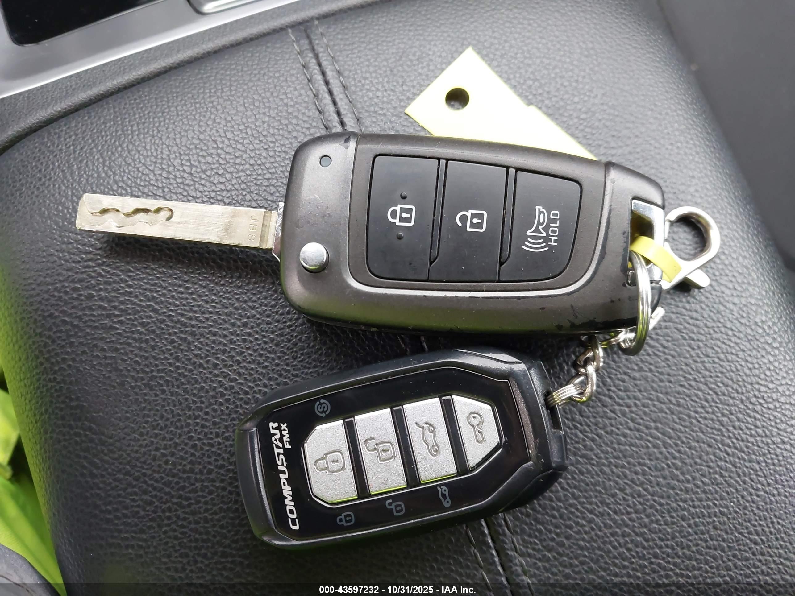 HYUNDAI TUCSON image 11