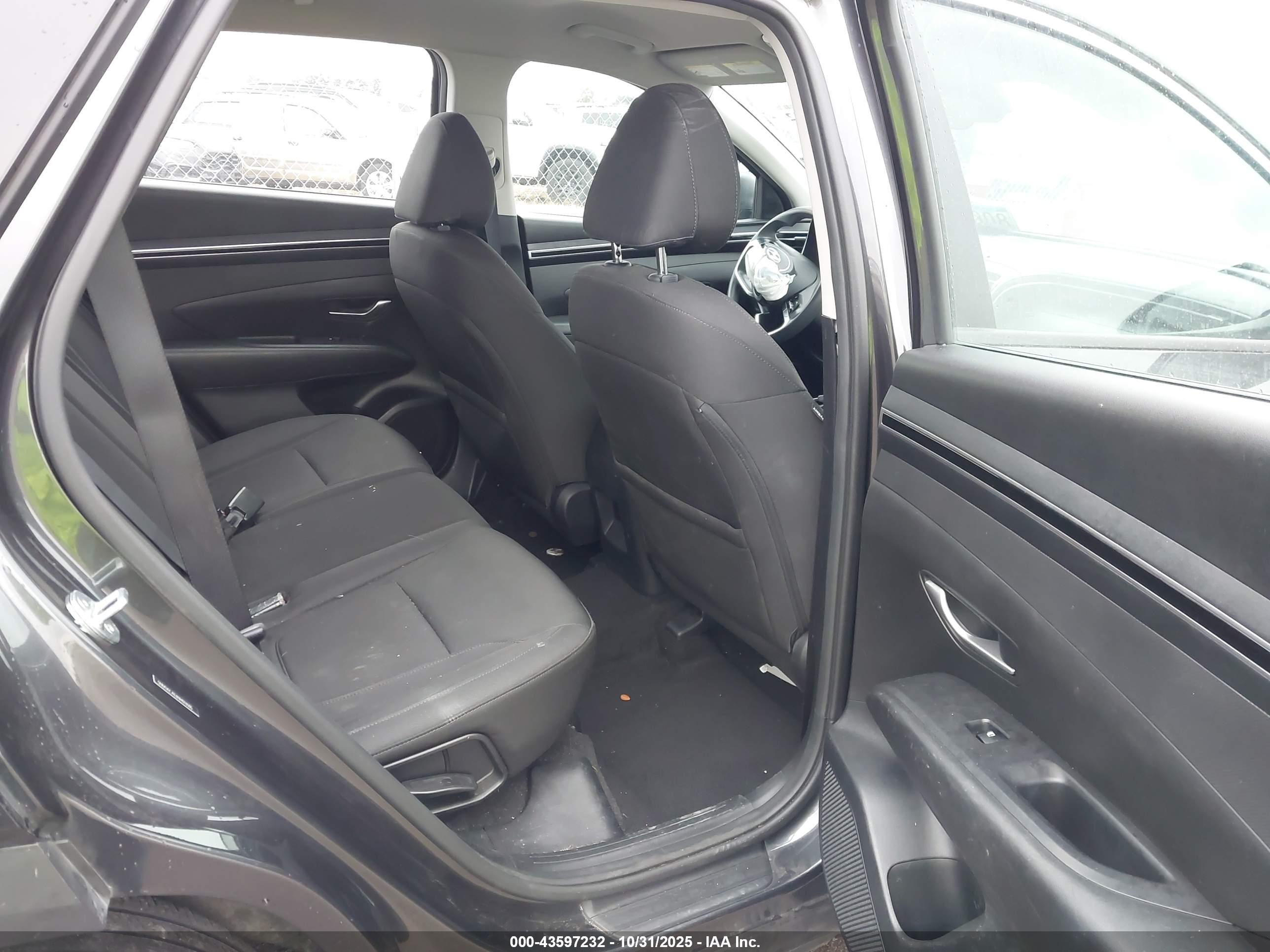 HYUNDAI TUCSON image 8