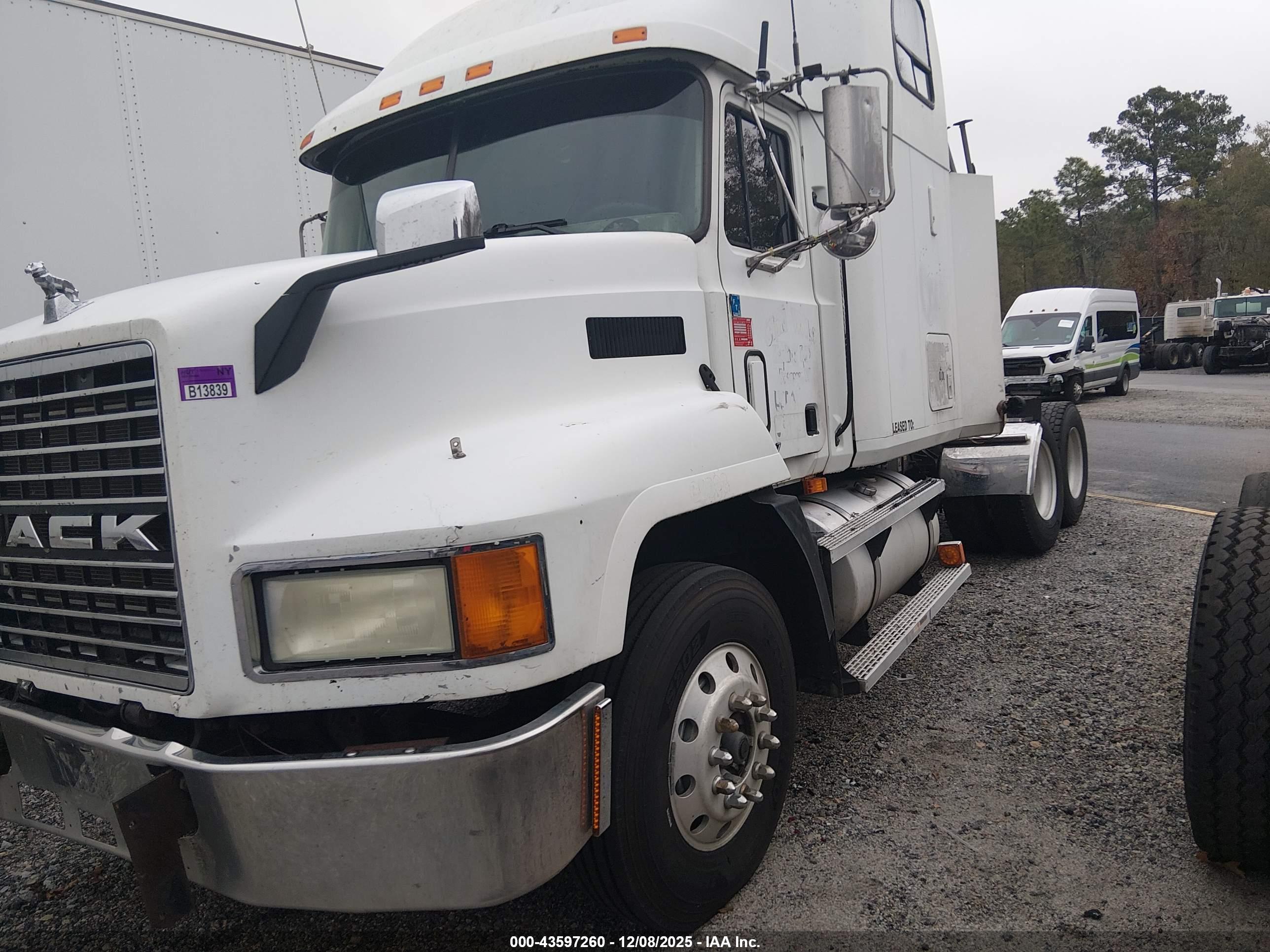MACK 600 image 2