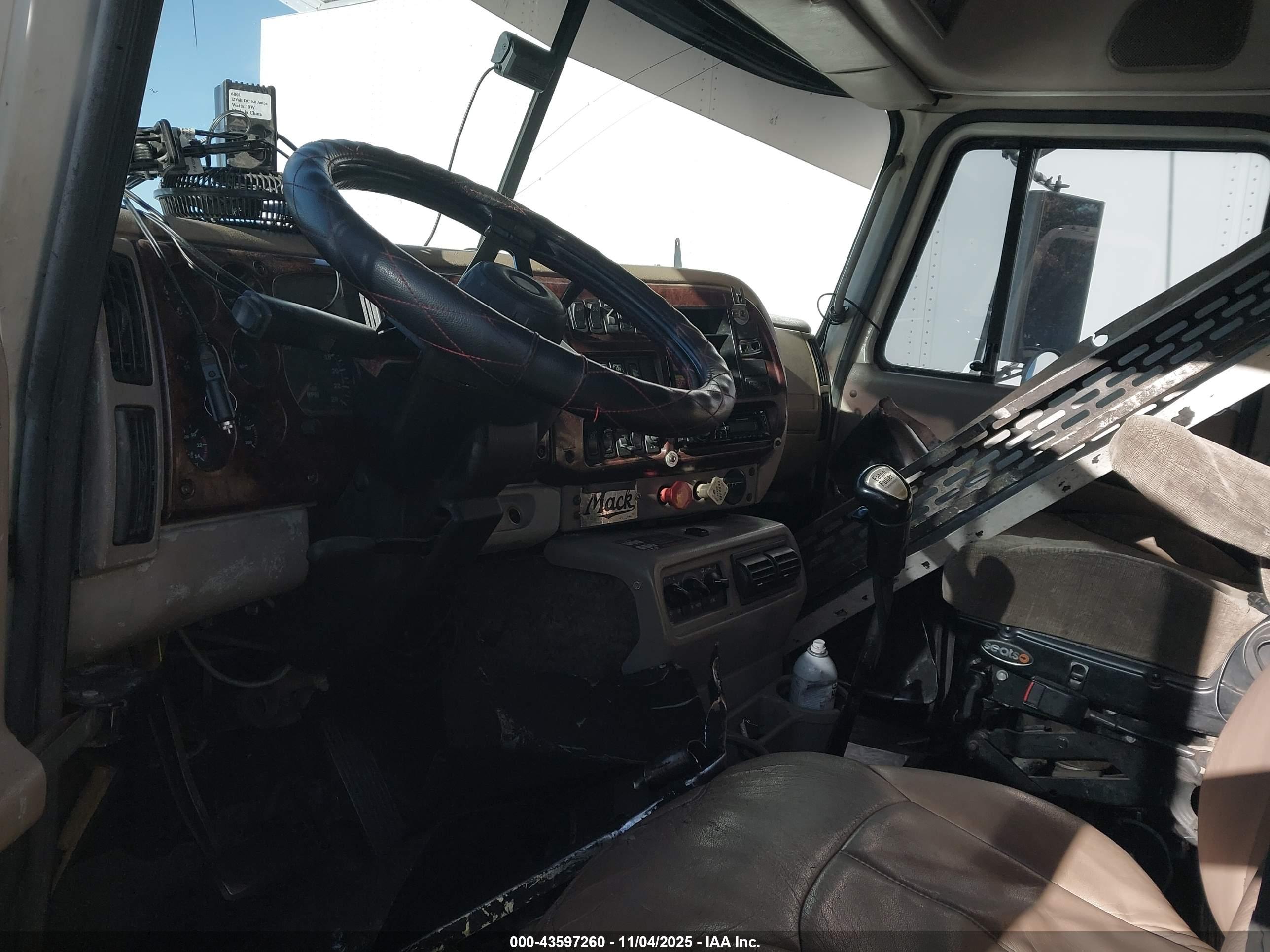 MACK 600 image 7